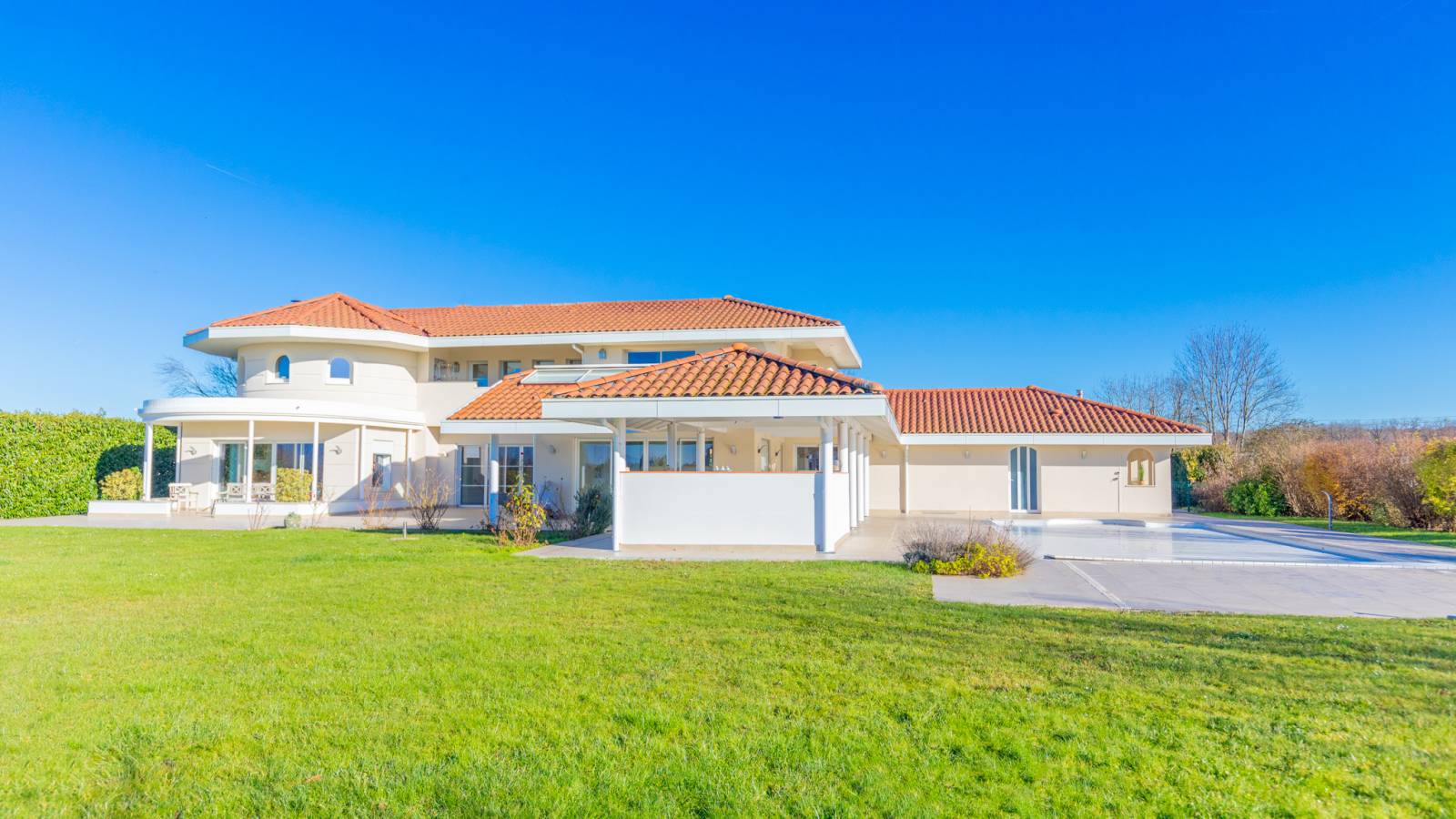 A vendre splendide maison à Veigy Foncenex 74140 avec 5 chambres, grand terrain proche Genève