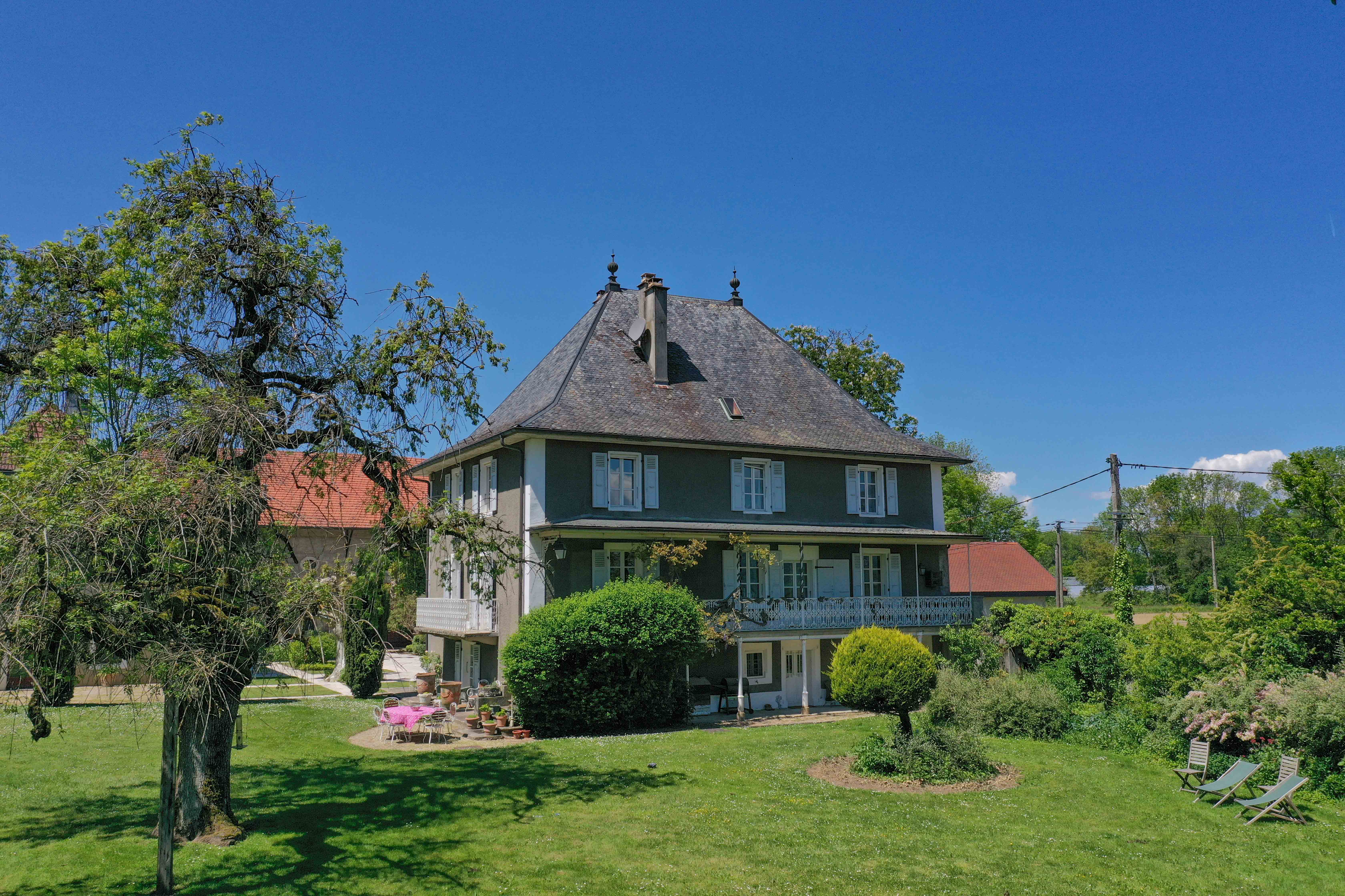 Domaine de prestige avec parc arboré et vue montagnes – Propriété à vendre entre Genève, Annecy et Chamonix