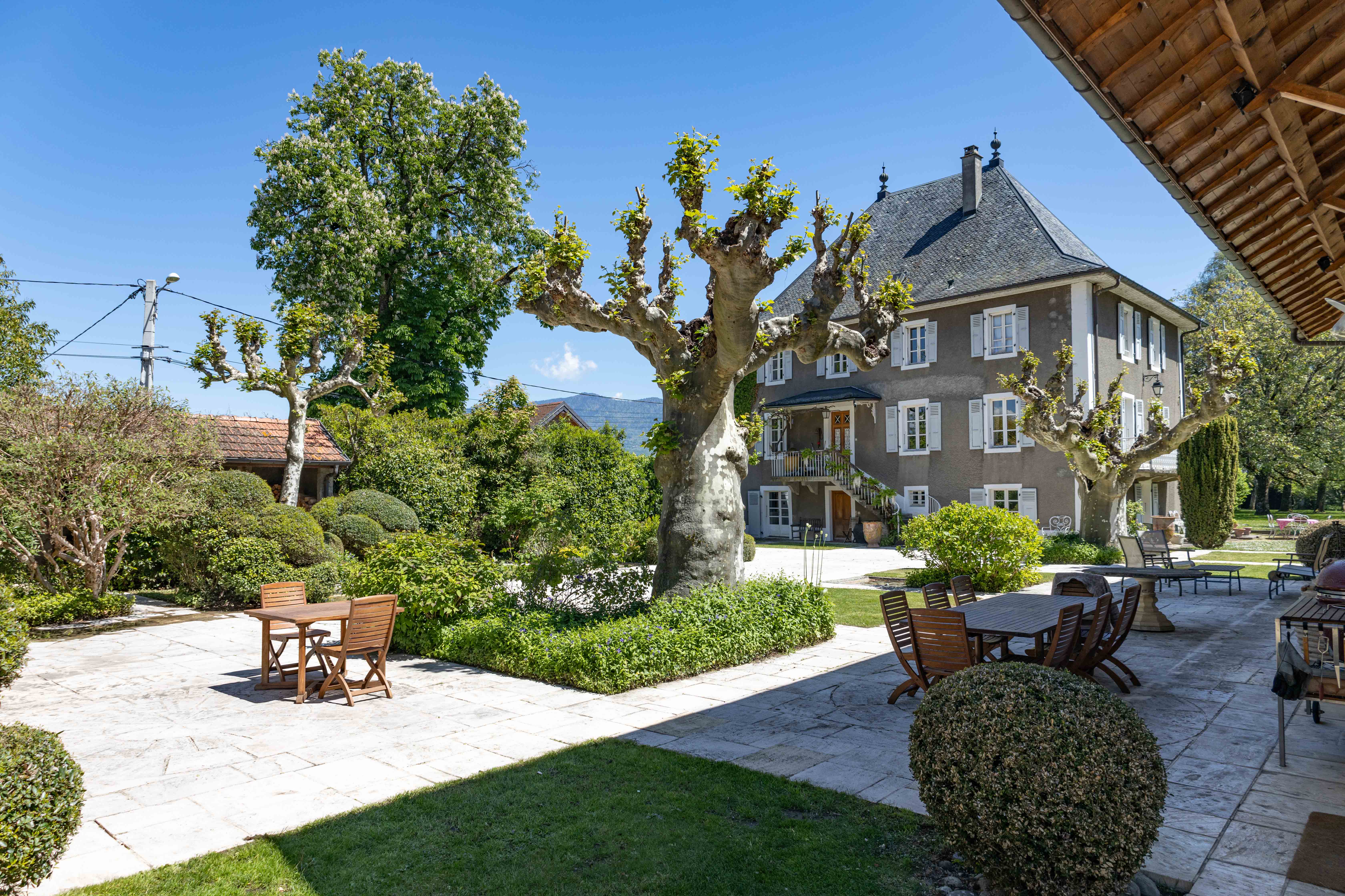 Domaine de prestige avec parc arboré et vue montagnes – Propriété à vendre entre Genève, Annecy et Chamonix