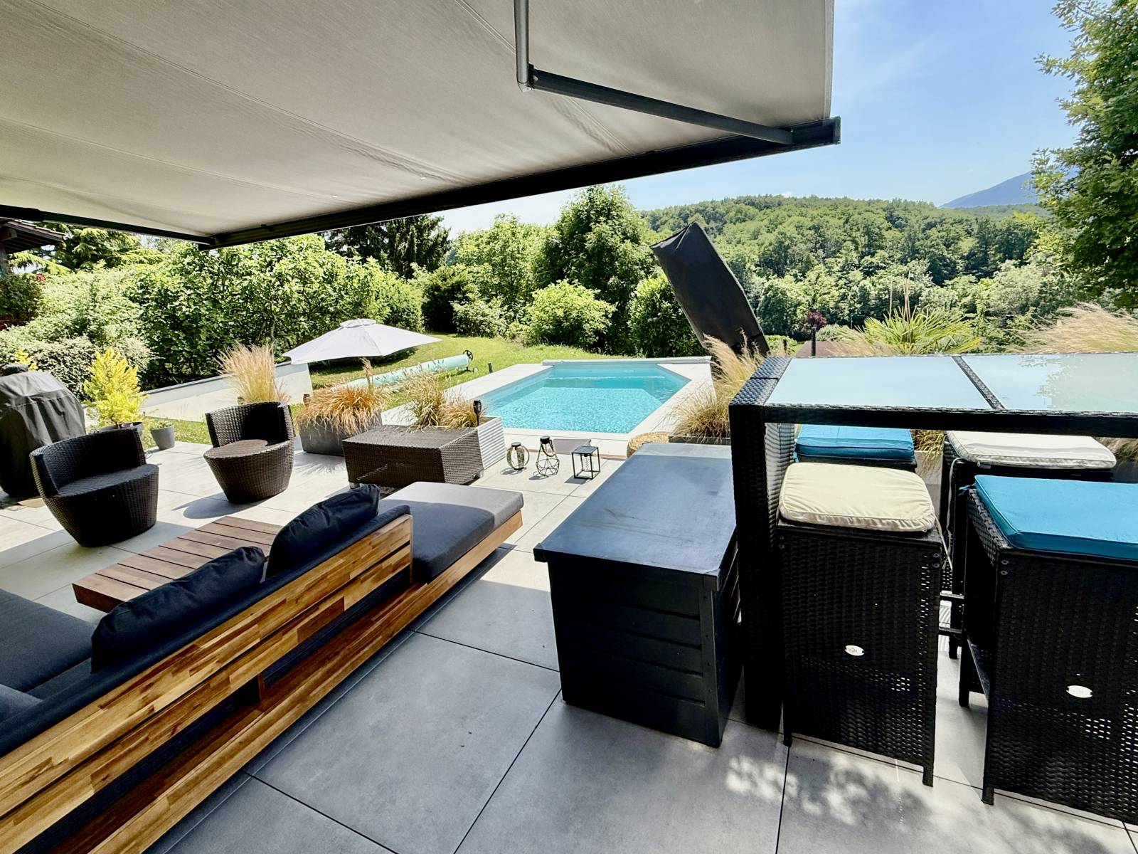Villa d’architecte avec vue panoramique, piscine et prestations haut de gamme – Ville-la-Grand 74100