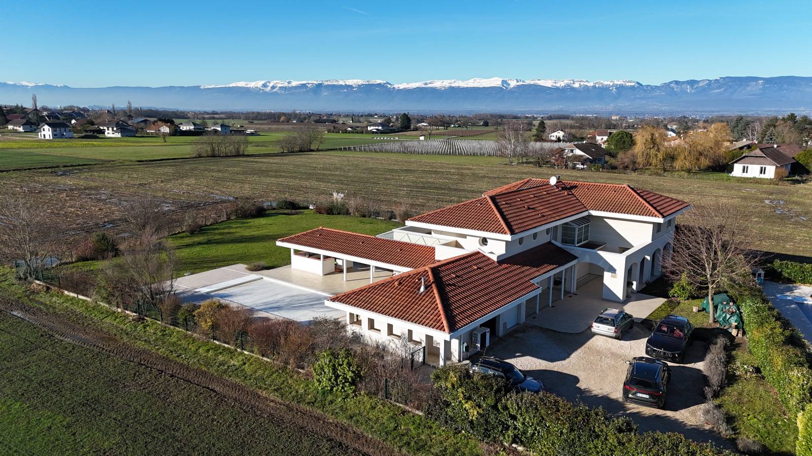 A vendre splendide maison à Veigy Foncenex 74140 avec 5 chambres, grand terrain proche Genève