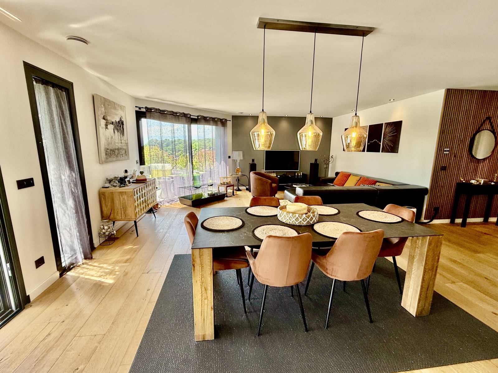 Villa d’architecte avec vue panoramique, piscine et prestations haut de gamme – Ville-la-Grand 74100