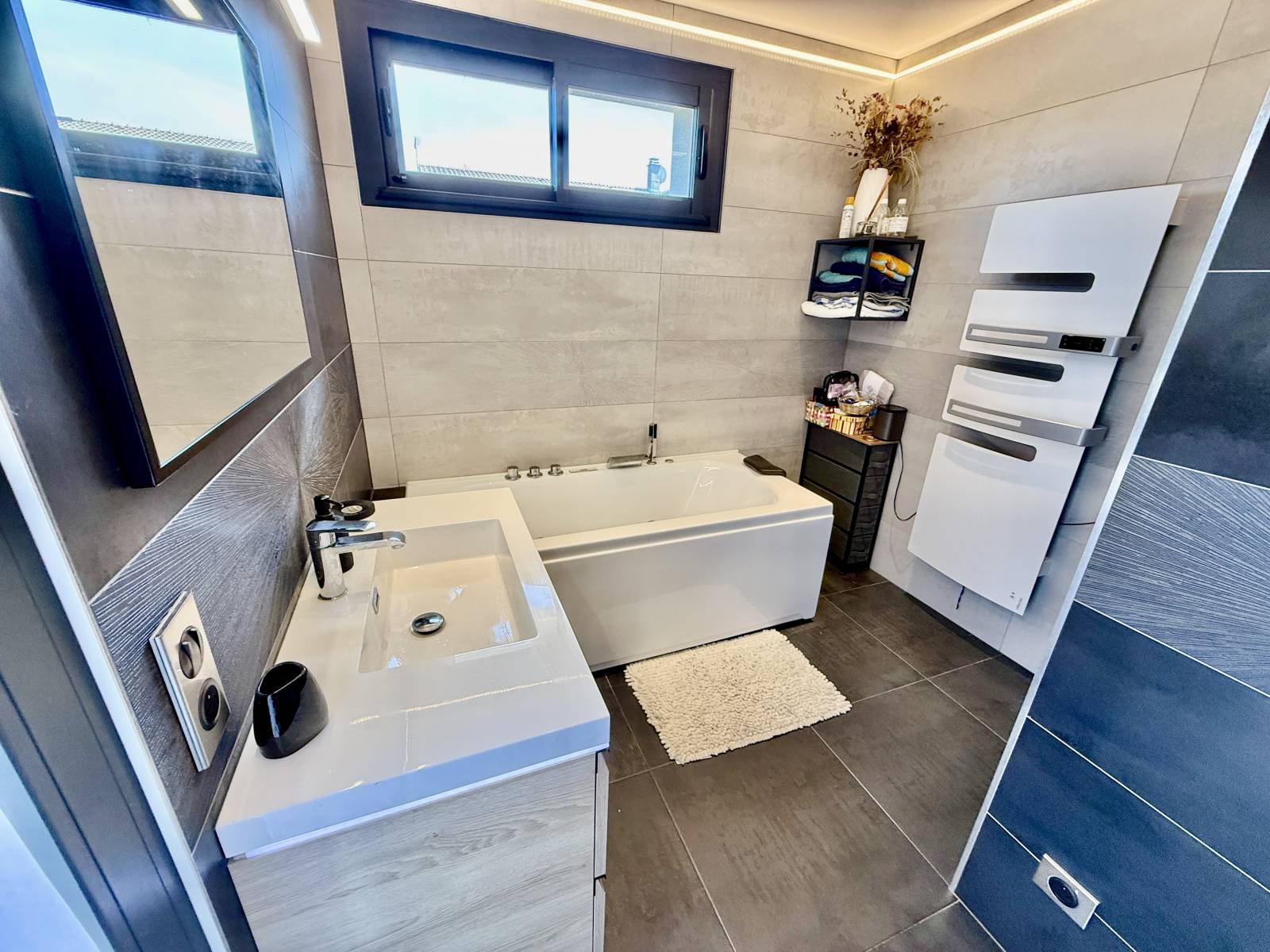 Villa d’architecte avec vue panoramique, piscine et prestations haut de gamme – Ville-la-Grand 74100