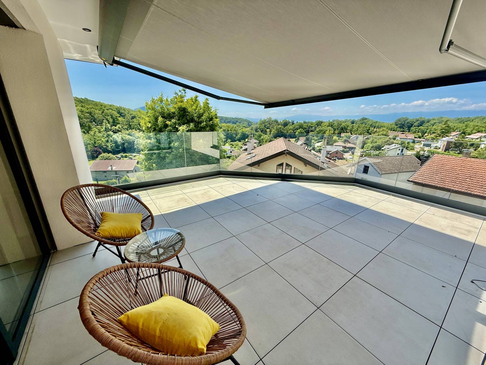 Villa d’architecte avec vue panoramique, piscine et prestations haut de gamme – Ville-la-Grand 74100