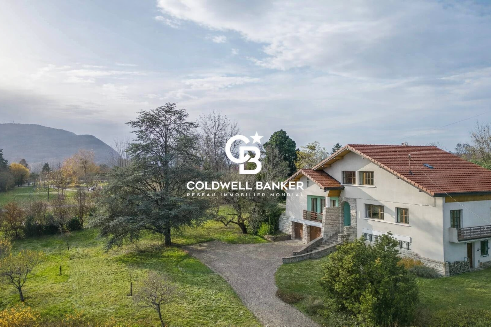 Maison de caractère à vendre Vétraz-Monthoux 74100 avec vue montagnes, volumes généreux et cadre résidentiel 74100