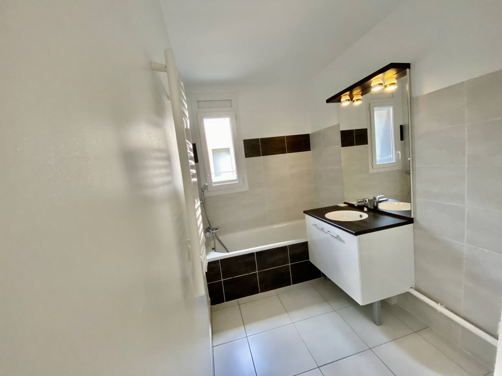 T4 avec terrasse à louer proche frontière - Chens Sur Léman