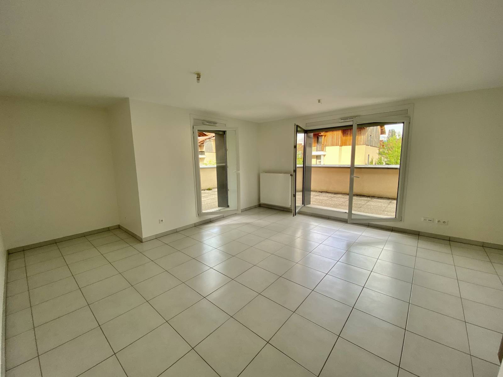 T4 avec terrasse à louer proche frontière - Chens Sur Léman