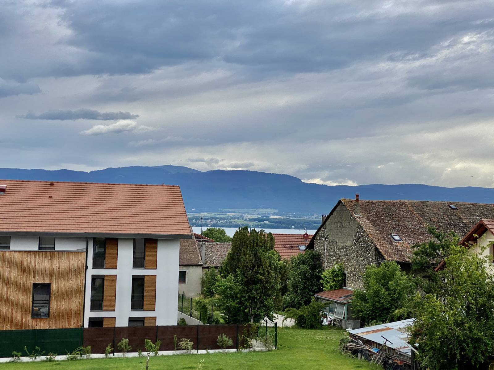 T4 avec terrasse à louer proche frontière - Chens Sur Léman