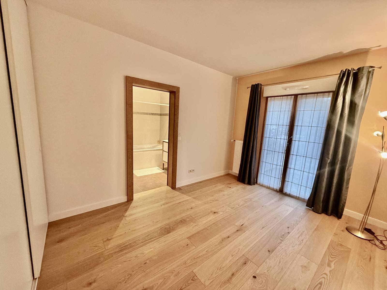 Luxe et sérénité à deux pas de Genève : Appartement T4 en rez-de-jardin