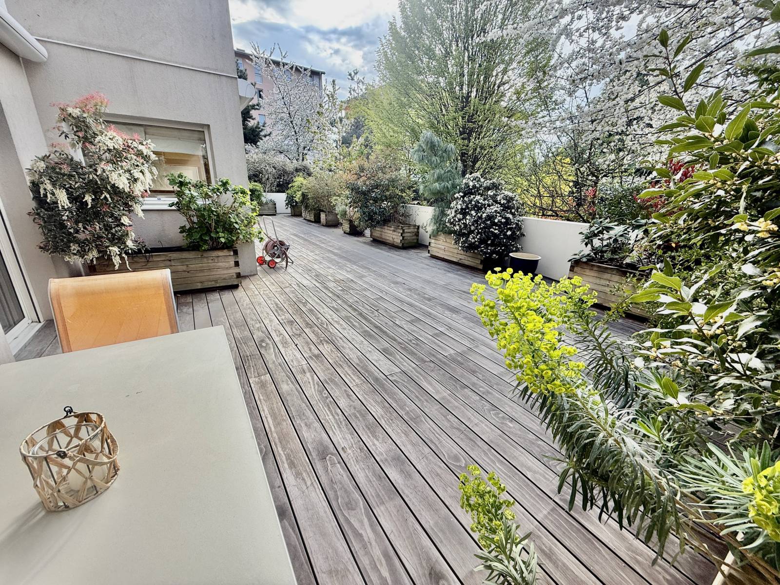 A vendre T4 en RDJ avec grande terrasse et garage double - Centre St Julien en Genevois 74160