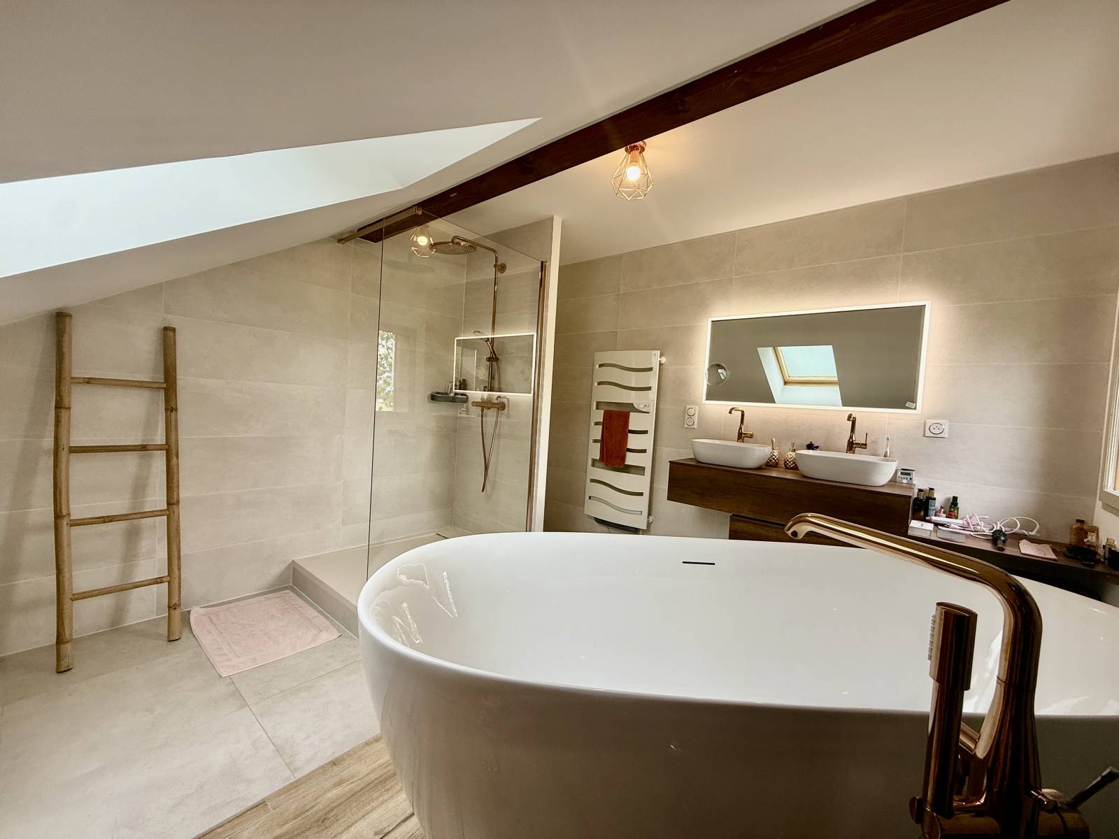 À VENDRE – Maison rénovée 130 m² + véranda, piscine, vue Salève – Lucinges