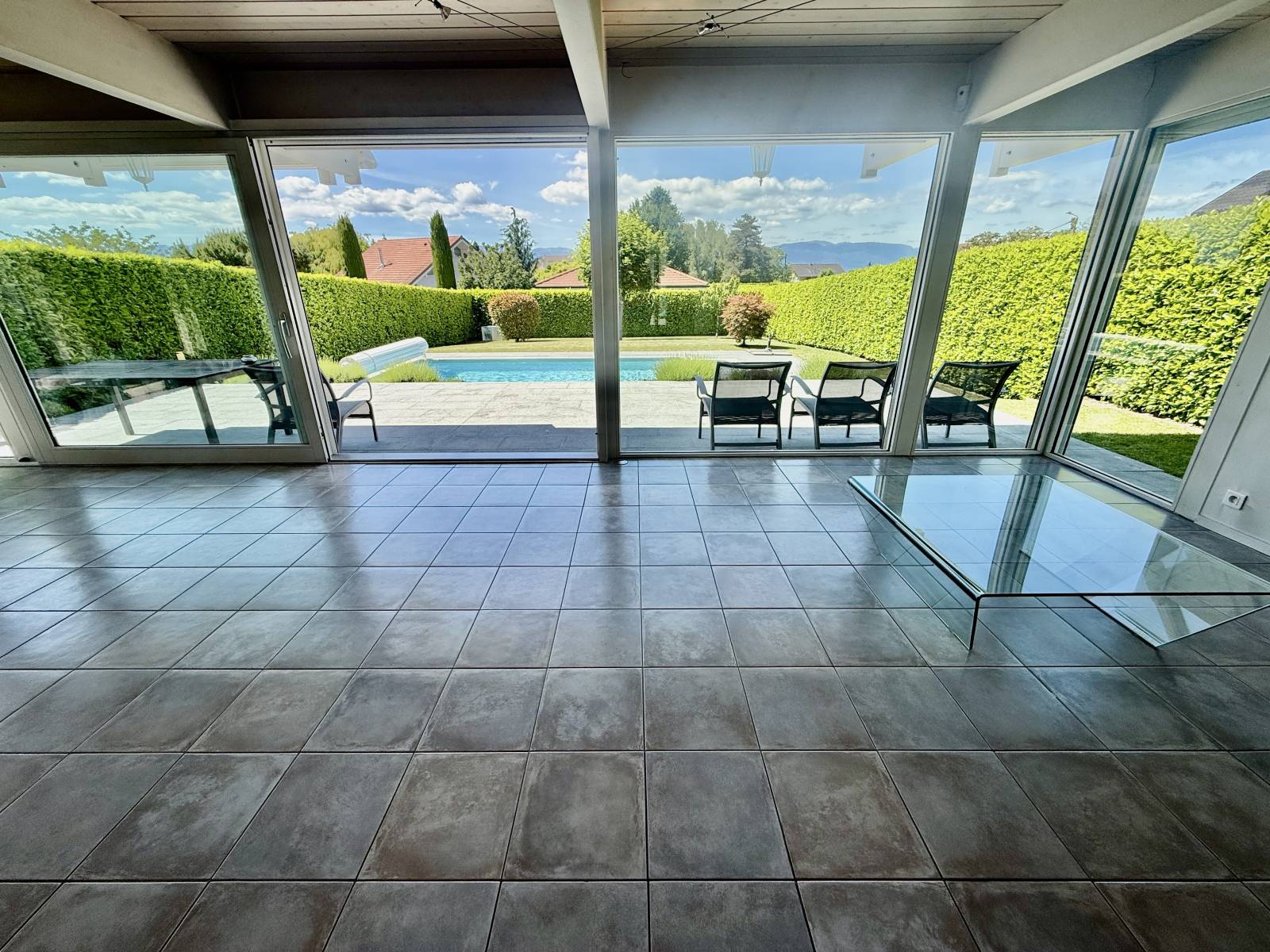 À VENDRE – Maison récente 120 m² + garage, piscine, vue Jura – Veigy