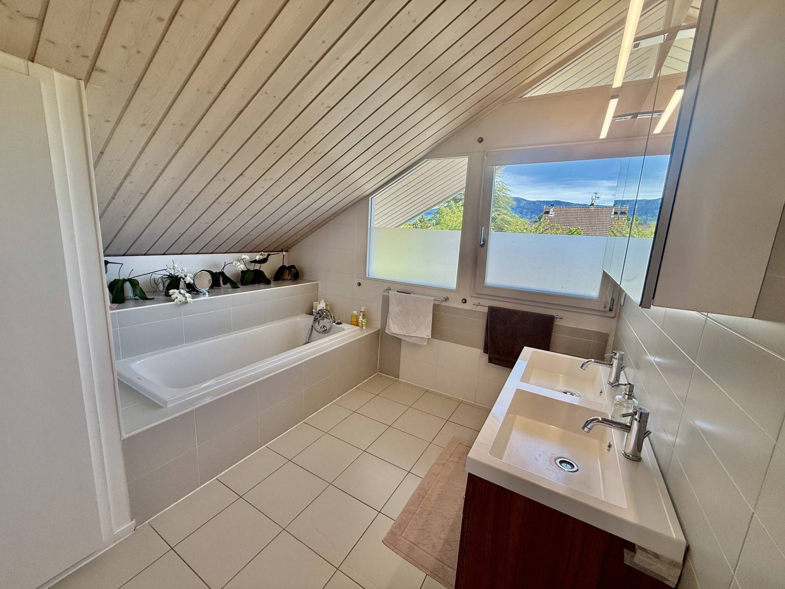 À VENDRE – Maison récente 120 m² + garage, piscine, vue Jura – Veigy