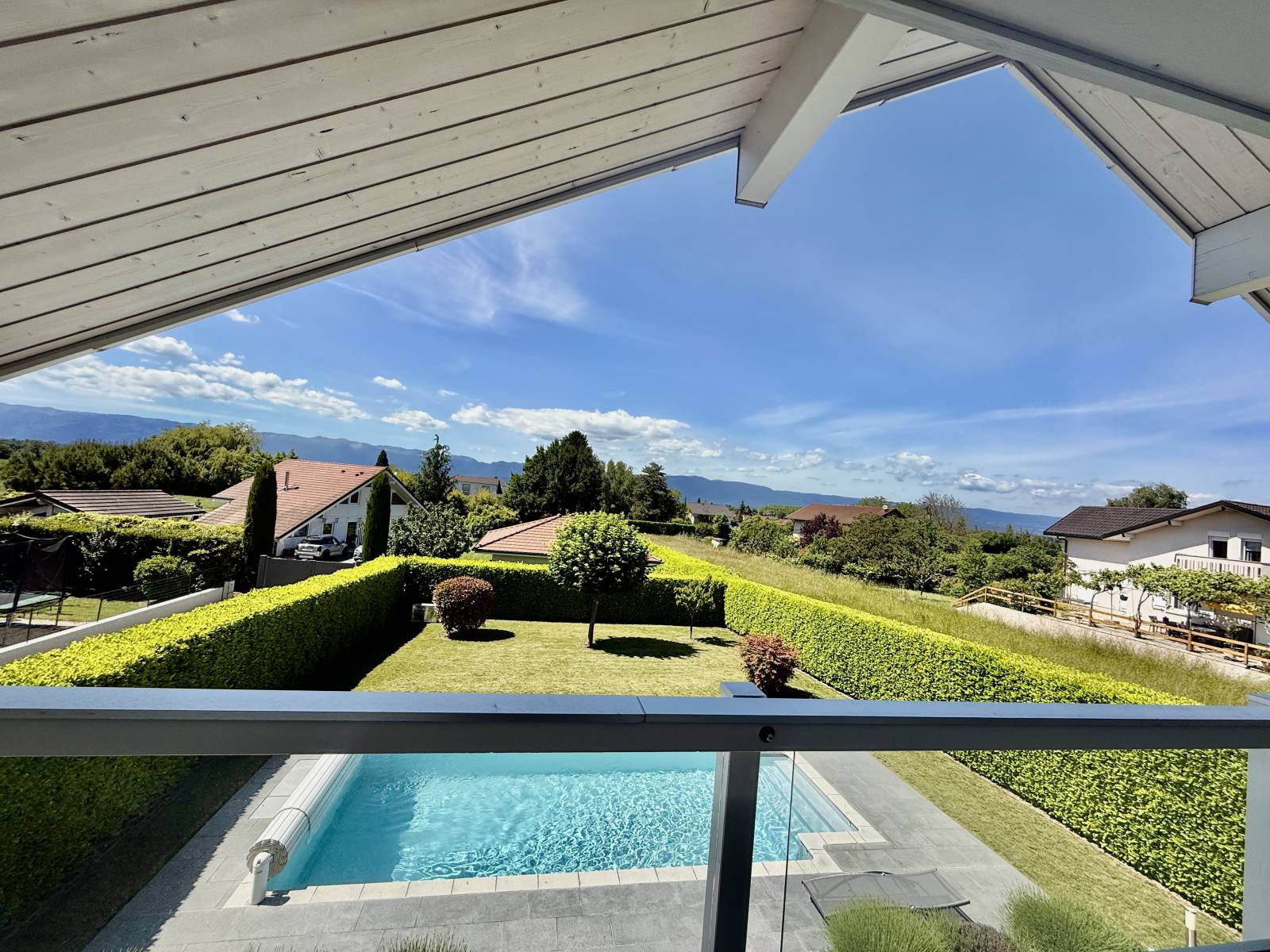 À VENDRE – Maison récente 120 m² + garage, piscine, vue Jura – Veigy