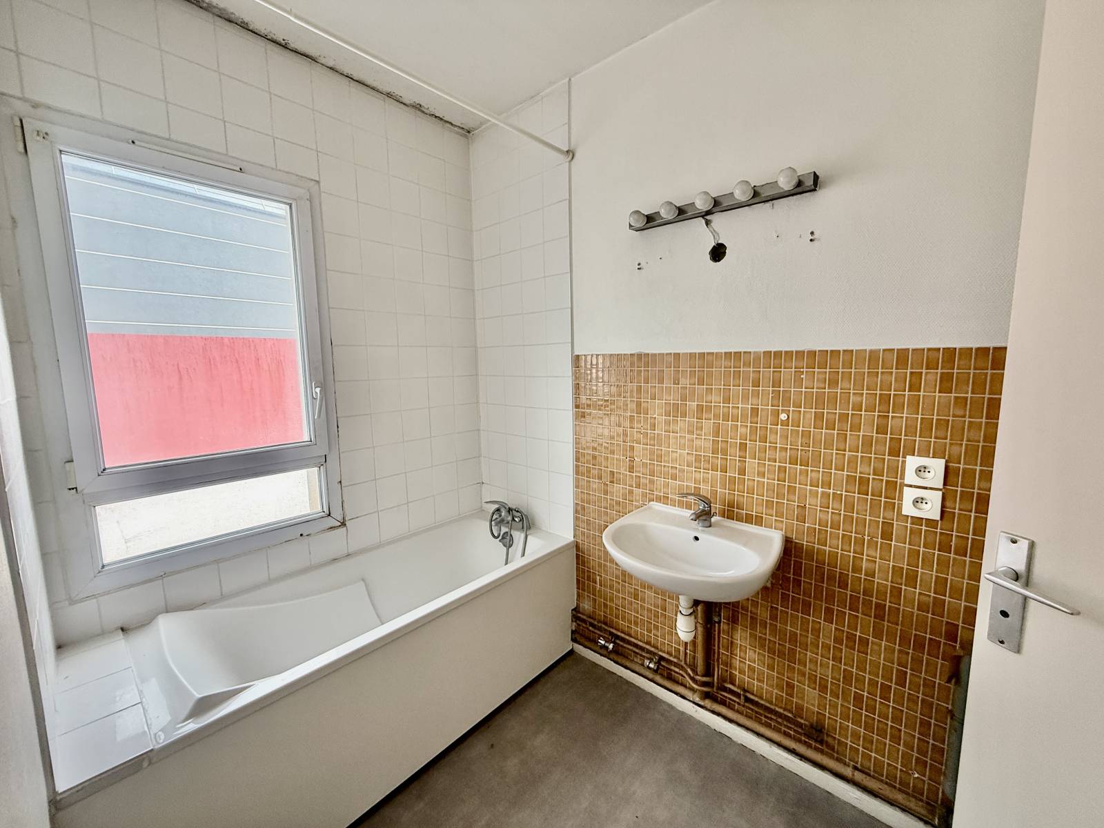 T2 avec cave et parking à vendre - Ferney Voltaire 01210