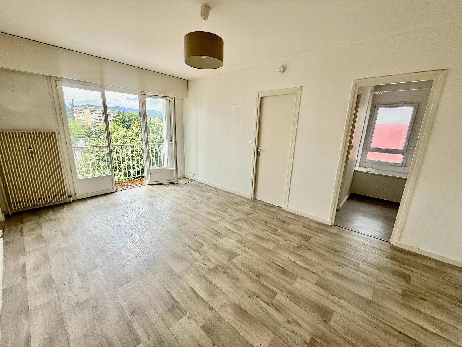 T2 avec cave et parking à vendre - Ferney Voltaire 01210