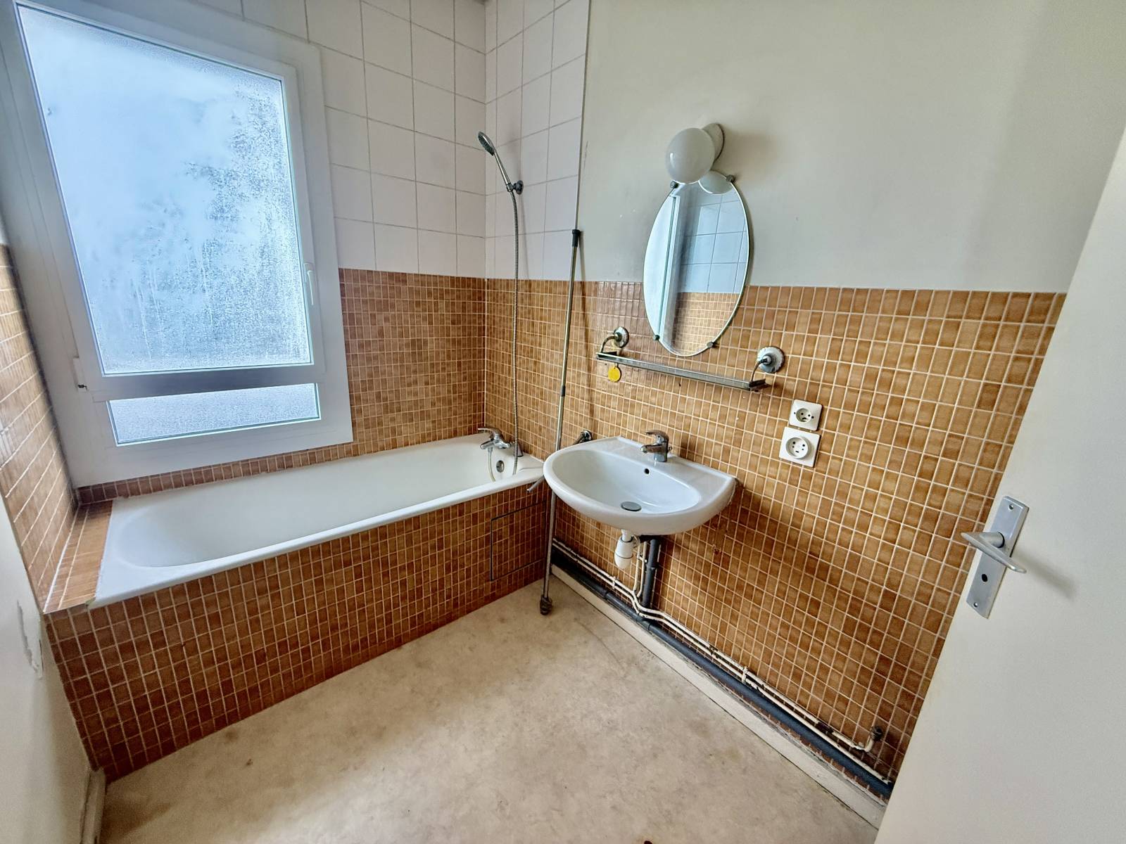 T2 avec cave et parking centre Ferney Voltaire 01210