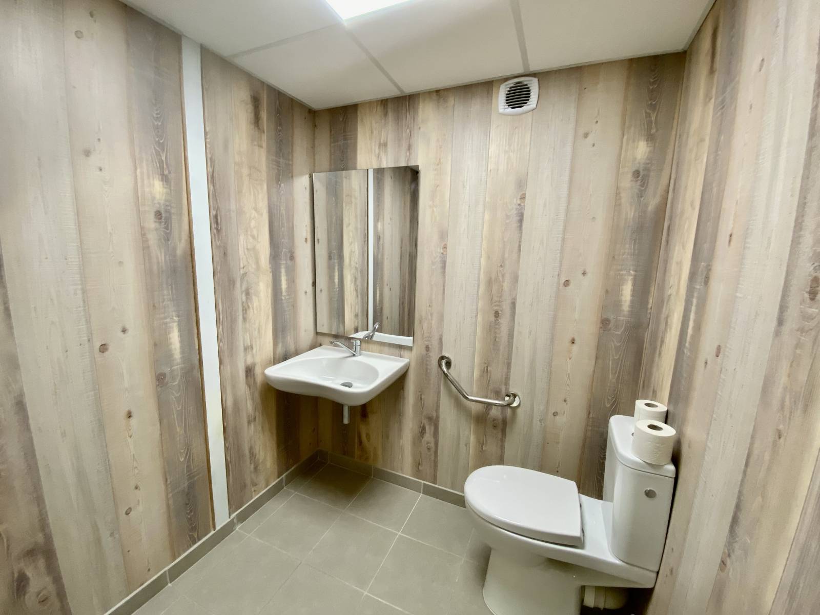 A Louer bureaux 6 pièces - Centre Annemasse 74100