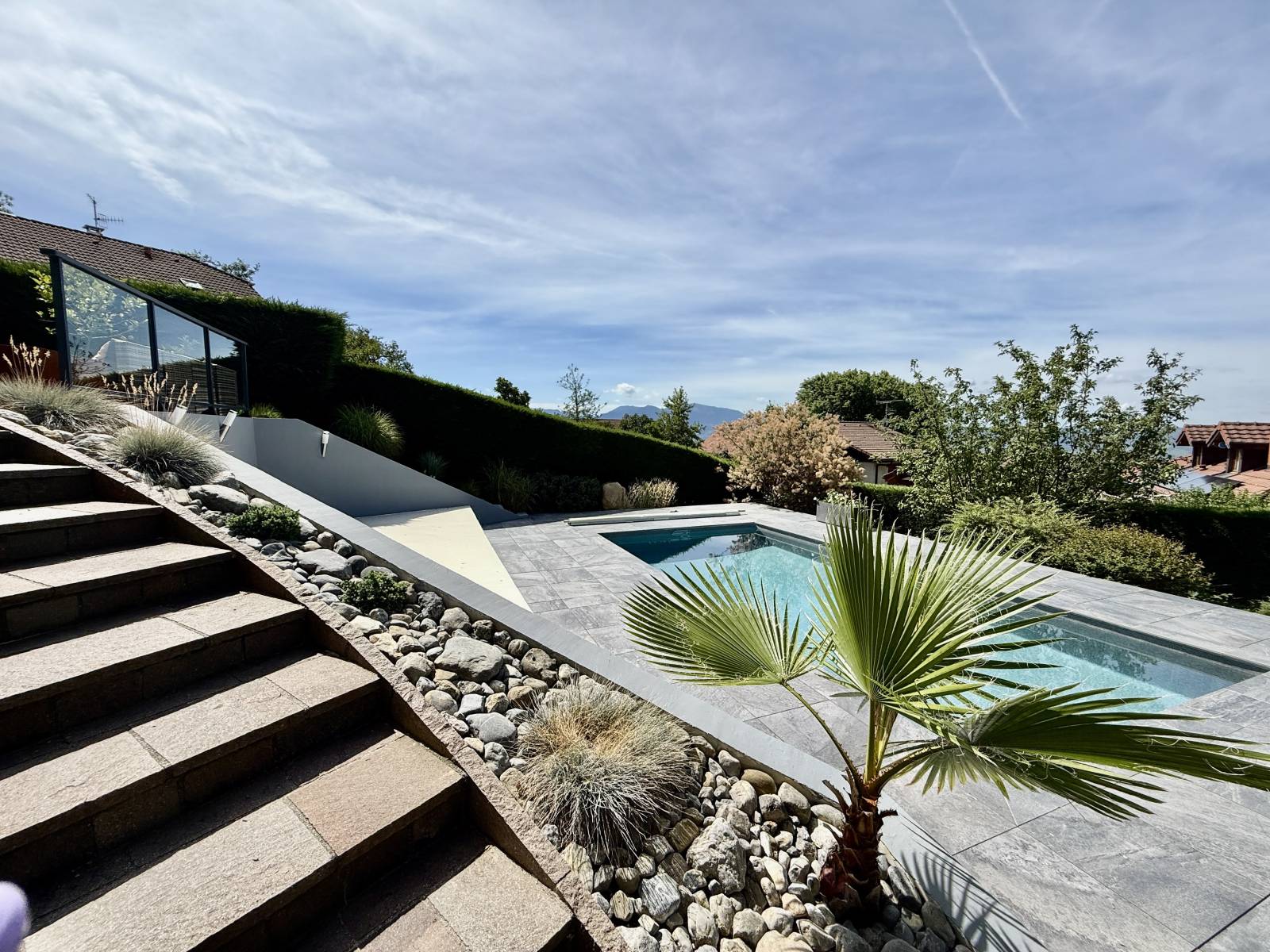 À VENDRE – Maison rénovée 130 m² + véranda, piscine, vue Salève – Lucinges
