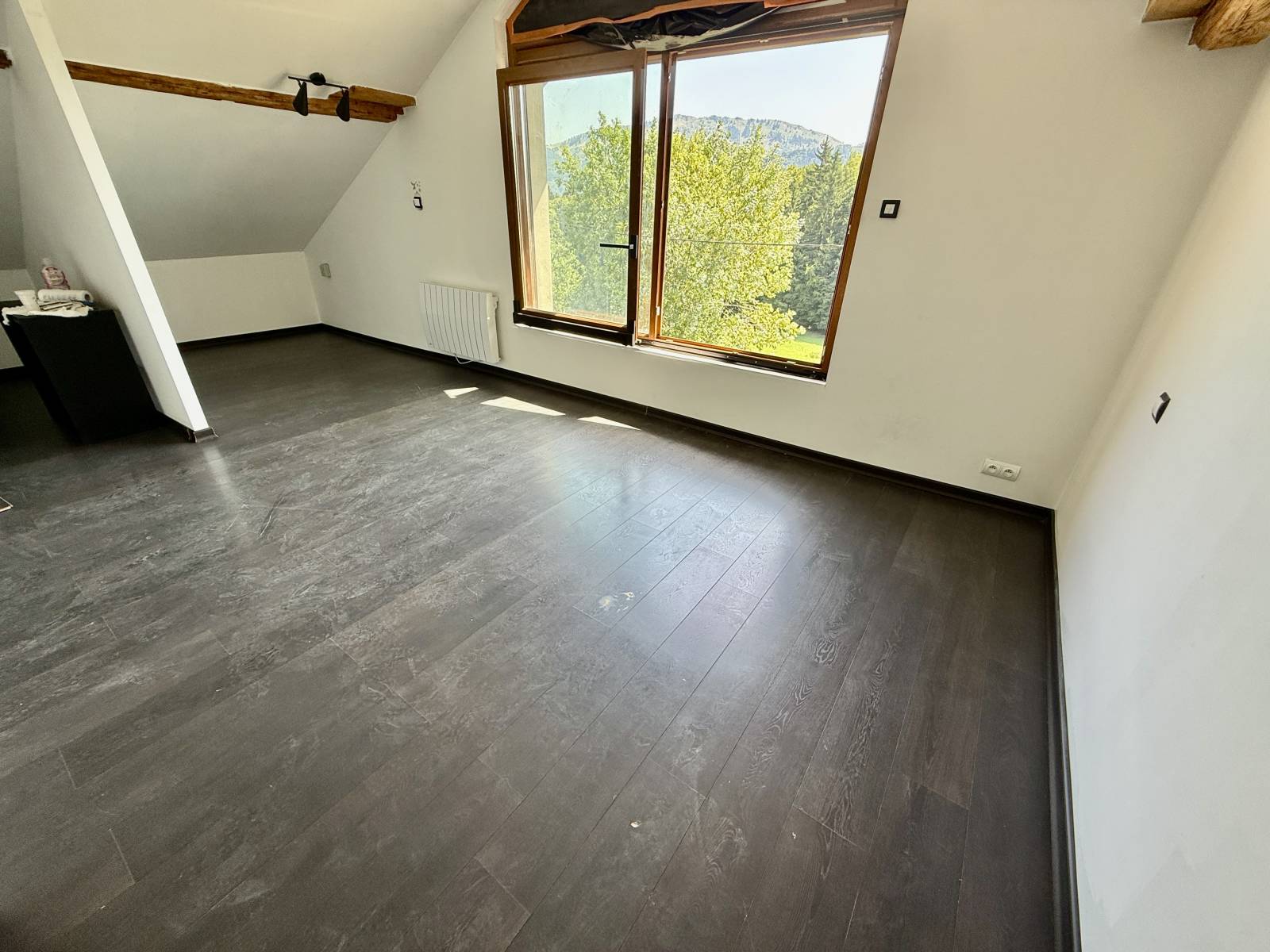 À louer Charmant duplex T4 avec jardin privatif à Burdignin