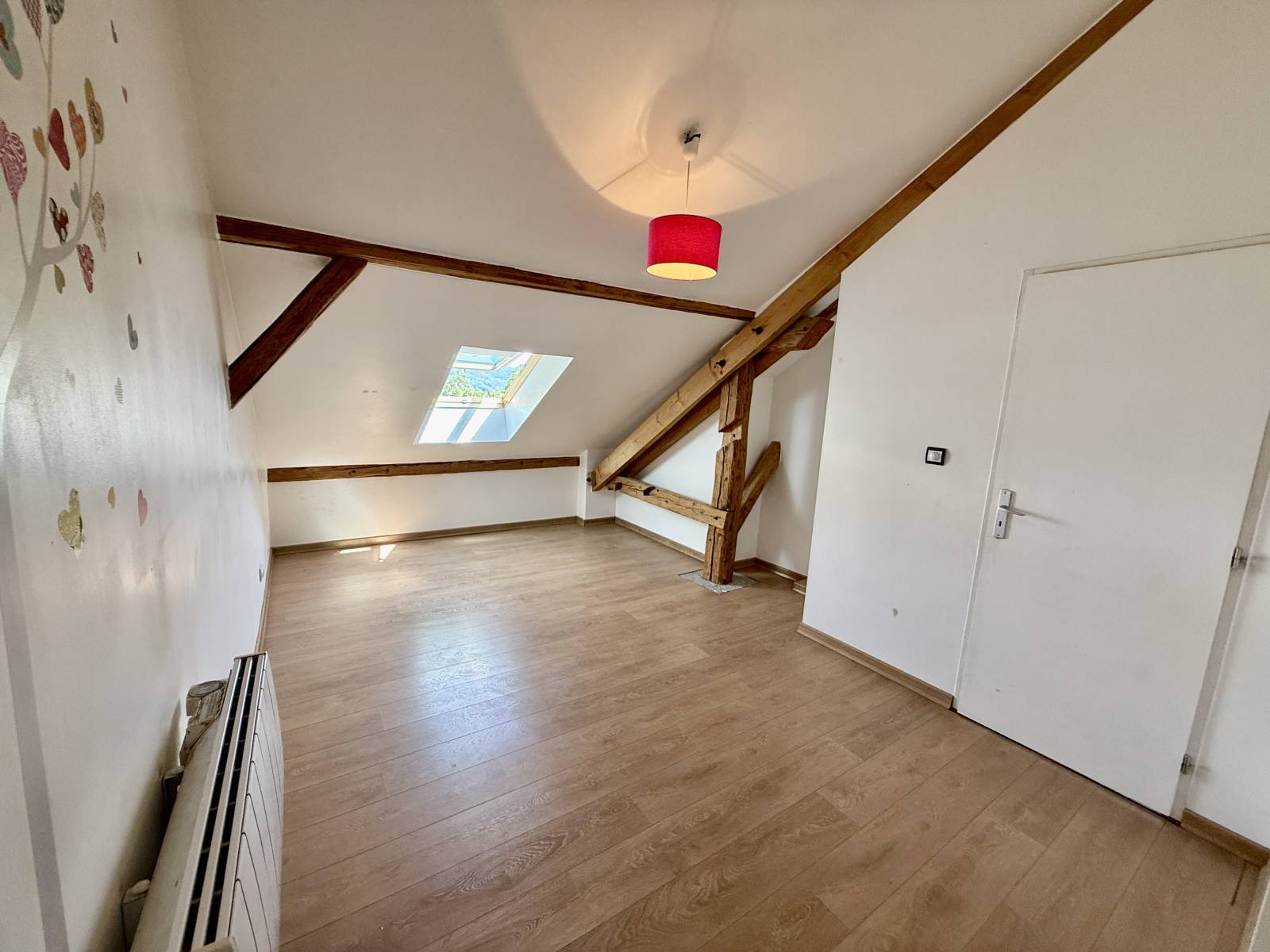 À louer Charmant duplex T4 avec jardin privatif à Burdignin