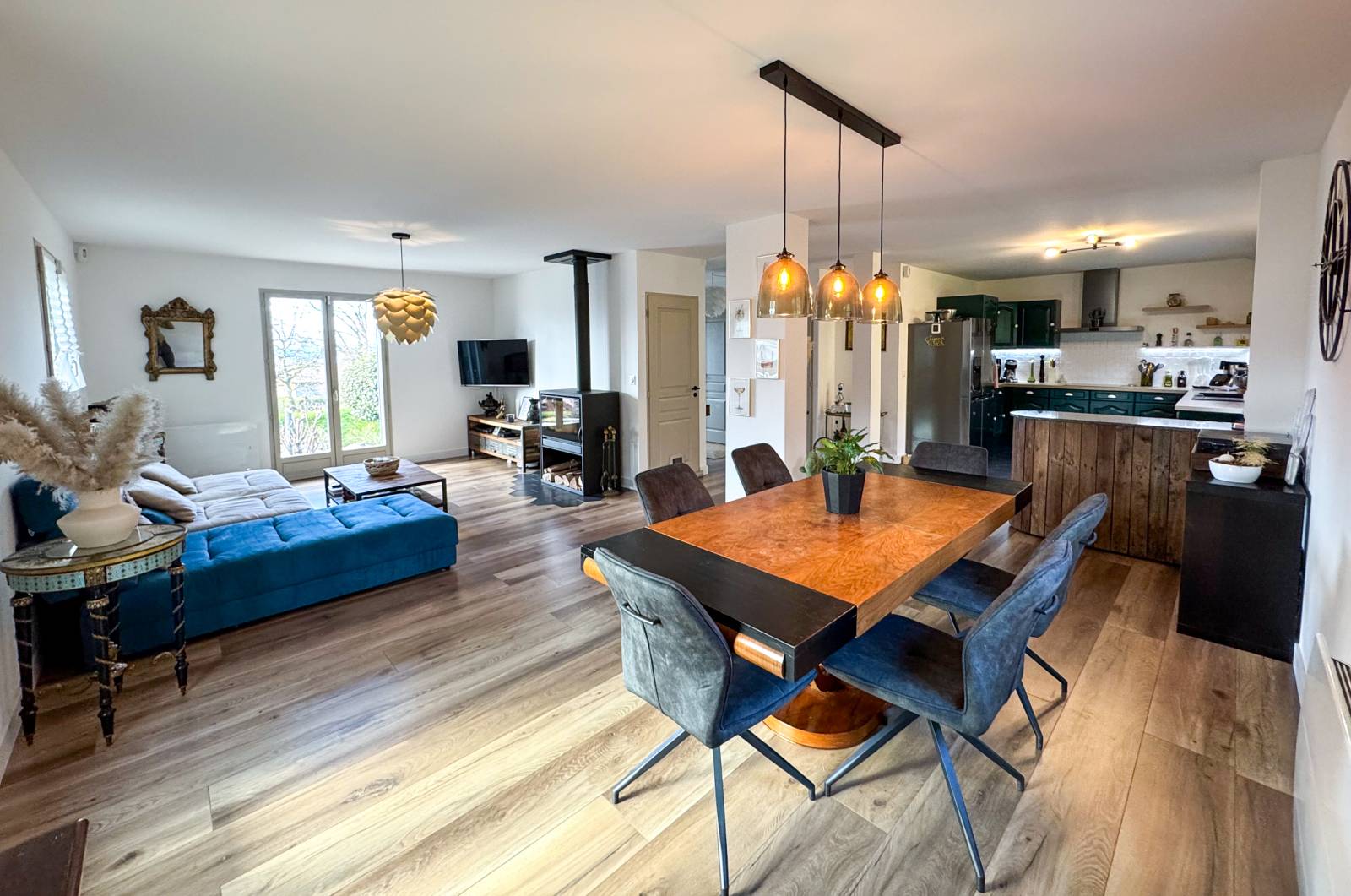 À VENDRE – Maison rénovée 130 m² + véranda, piscine, vue Salève – Lucinges