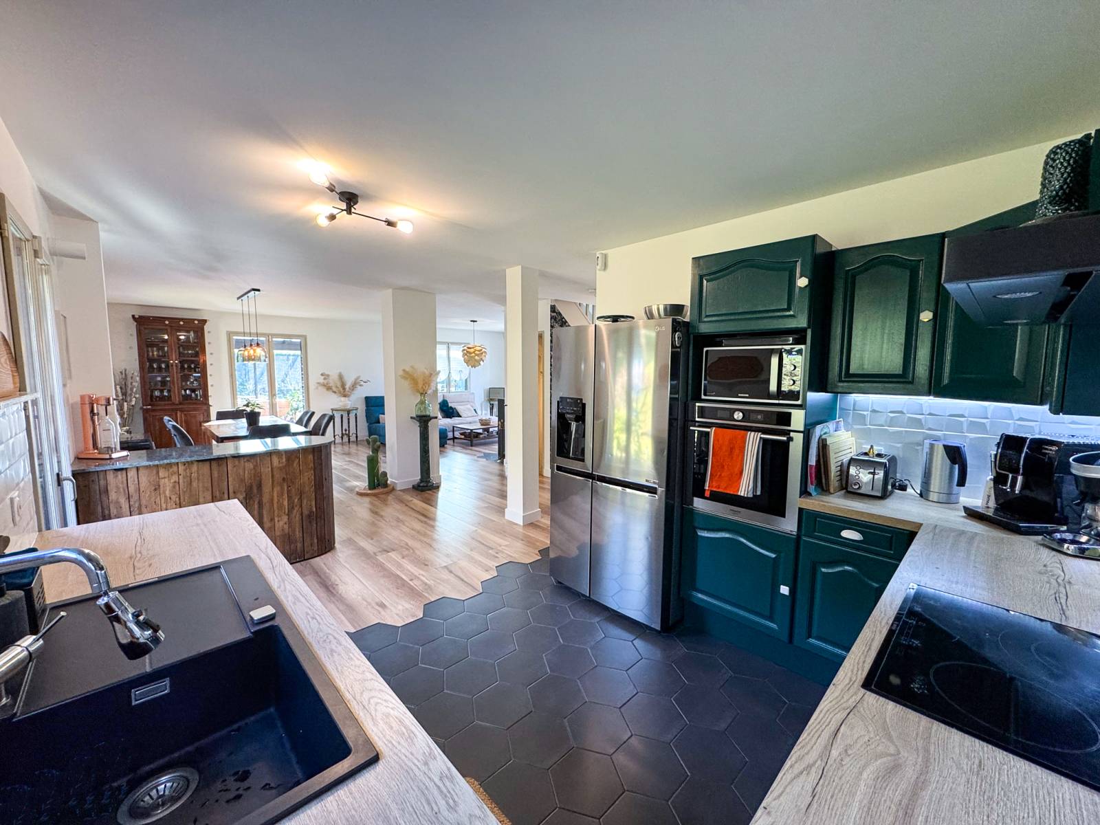 À VENDRE – Maison rénovée 130 m² + véranda, piscine, vue Salève – Lucinges