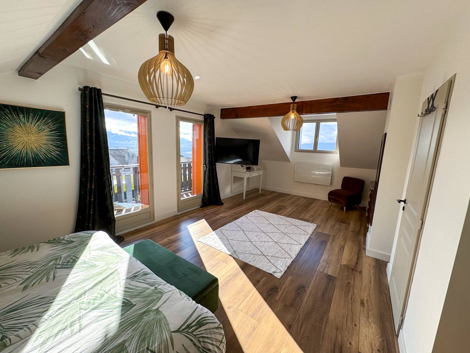 À VENDRE – Maison rénovée 130 m² + véranda, piscine, vue Salève – Lucinges