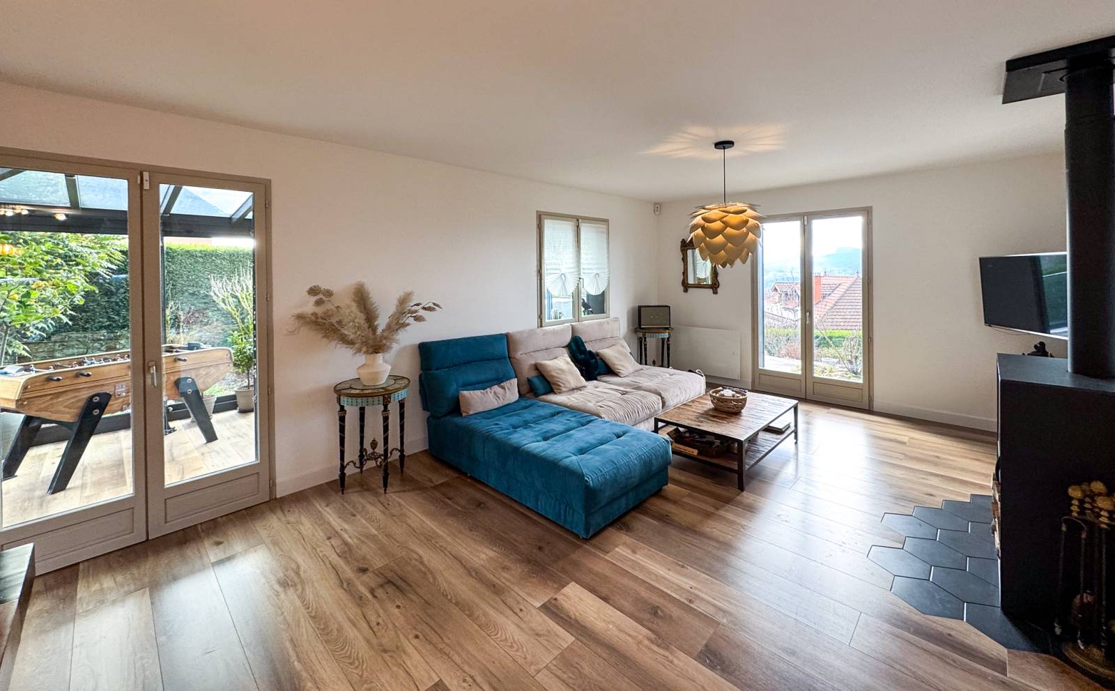 À VENDRE – Maison rénovée 130 m² + véranda, piscine, vue Salève – Lucinges