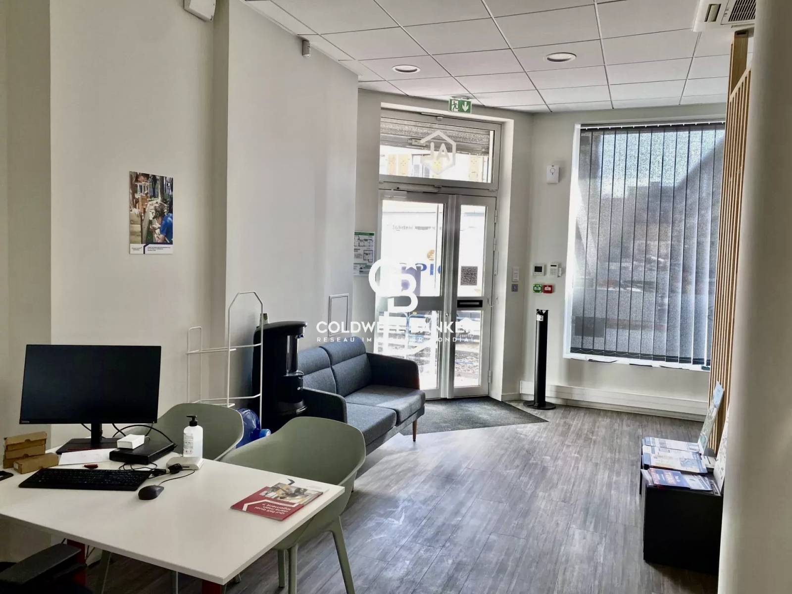 À Vendre : Local commercial plein centre-ville, proche Place Libération - ANNEMASSE