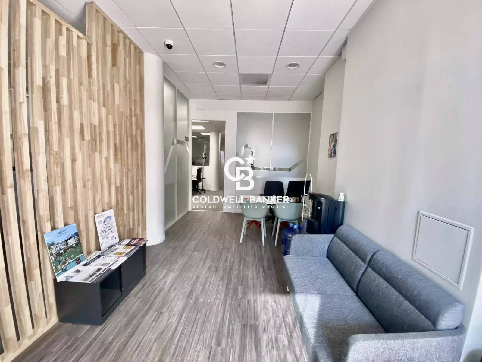 À Vendre : Local commercial plein centre-ville, proche Place Libération - ANNEMASSE