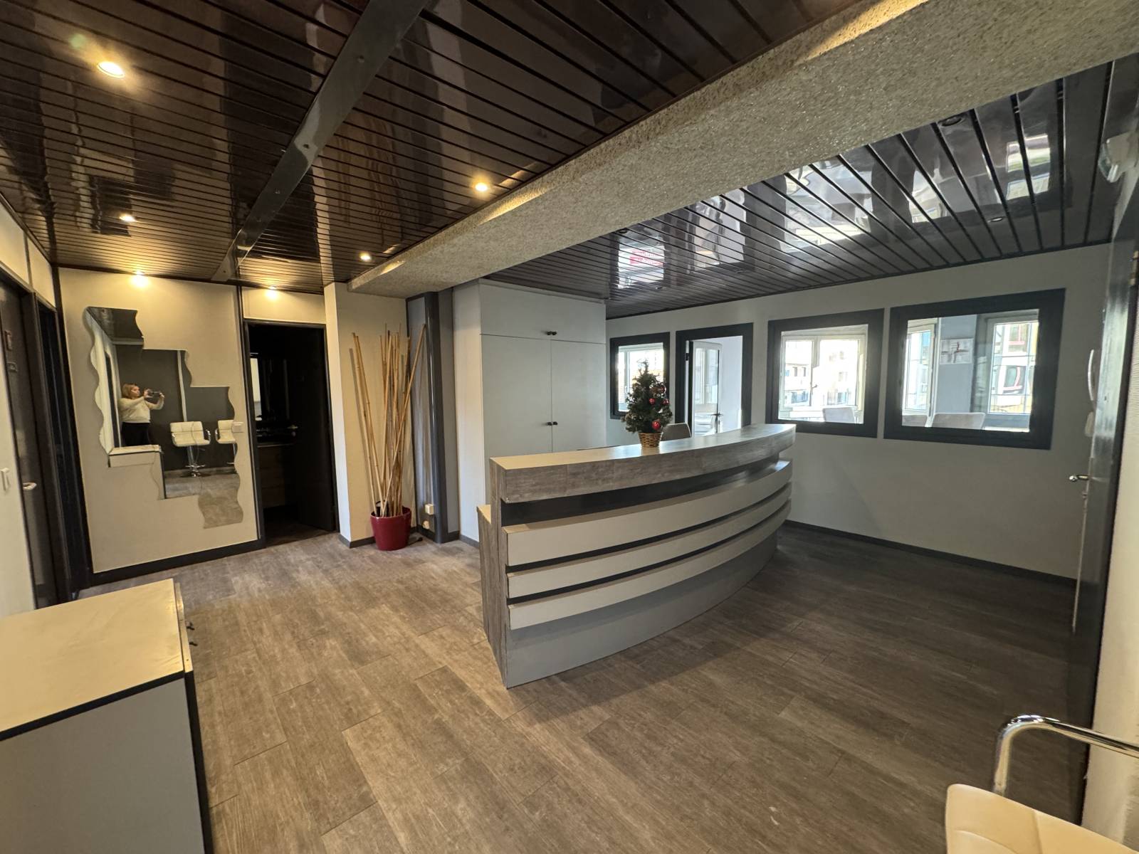 À Louer: bureau 6 pièces à louer - Annemasse 74100