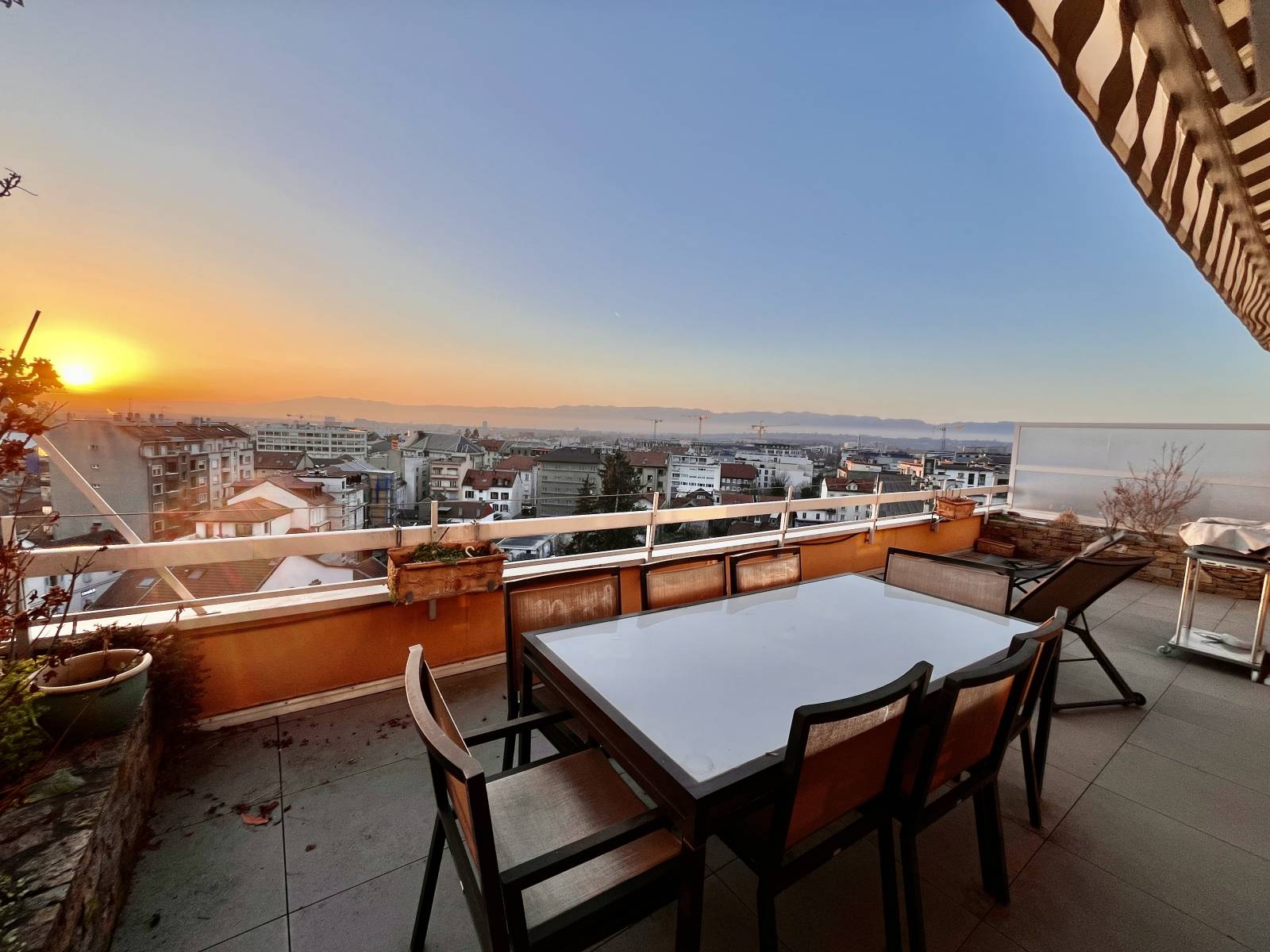 Grand T2 au dernier étage au centre d'Annemasse