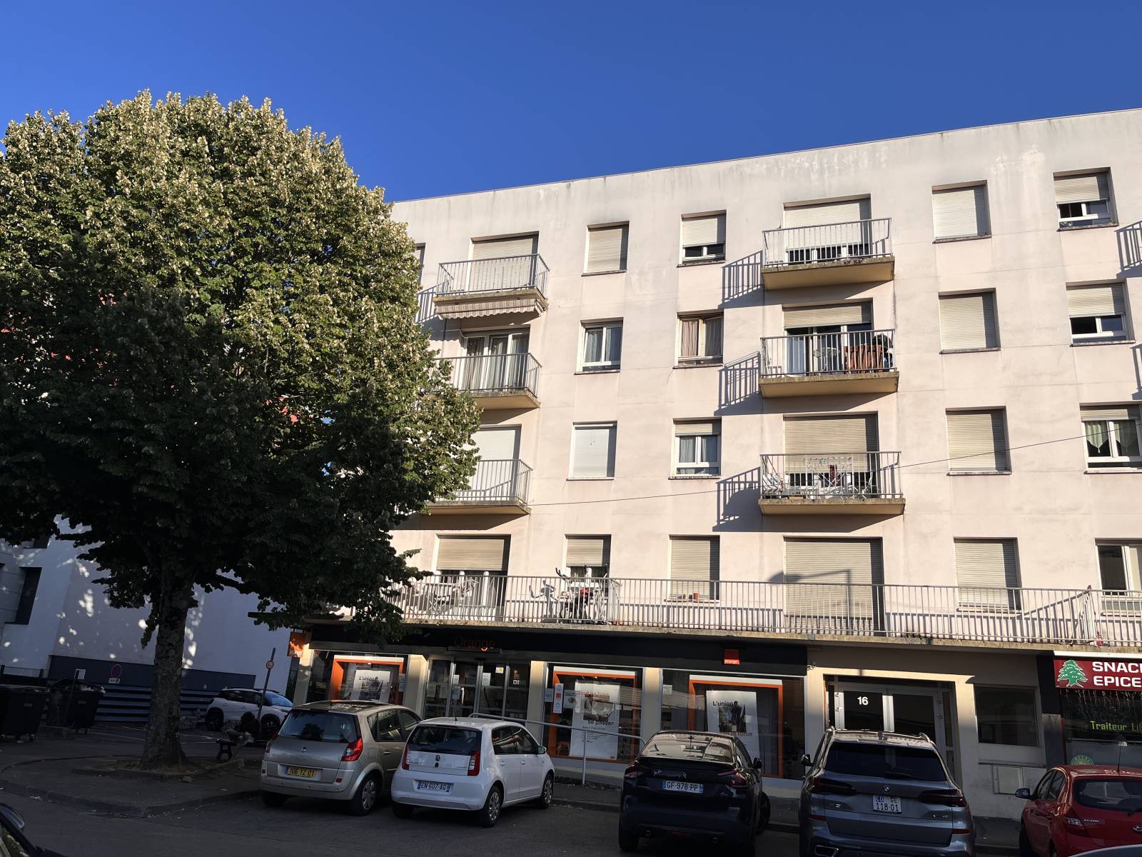 A vendre T1 avec cave et parking - Centre Ferney Voltaire 01210