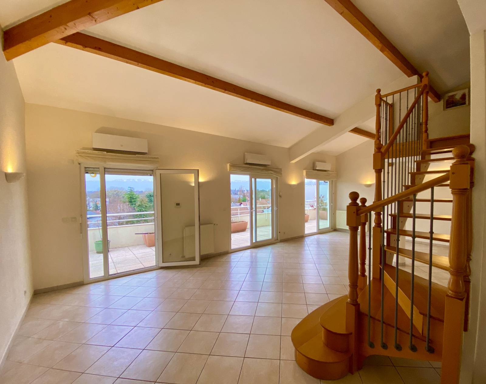 Attique Élégant avec Balcons et Vue Dégagée - Gaillard