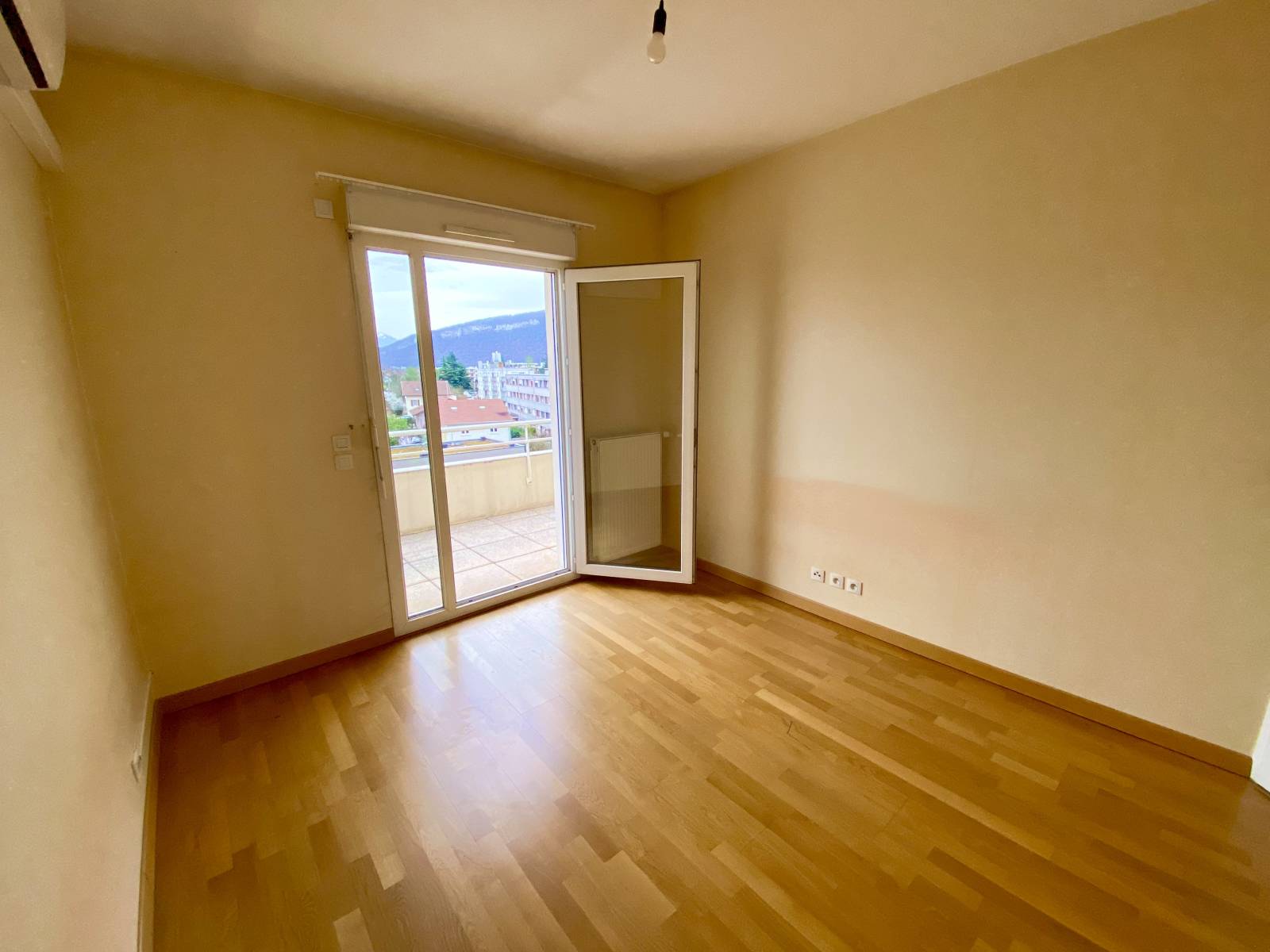 Attique Élégant avec Balcons et Vue Dégagée - Gaillard