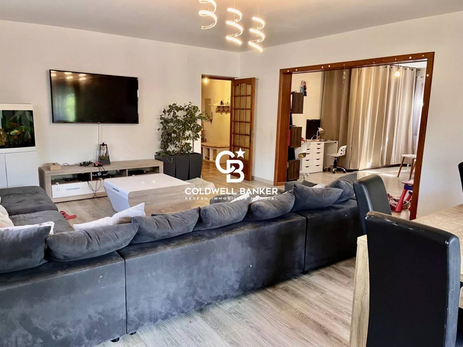 A vendre - Grande Maison de ville divisée en 2 appartements + combles et sous-sol - Annemasse 74100