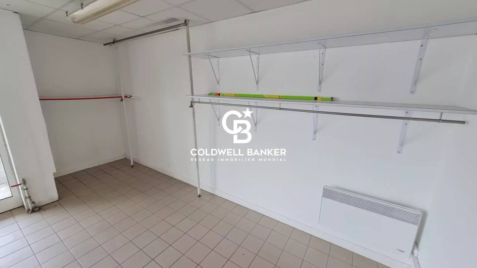 Location d'un local commercial avec grande vitrine - Cergues 74140