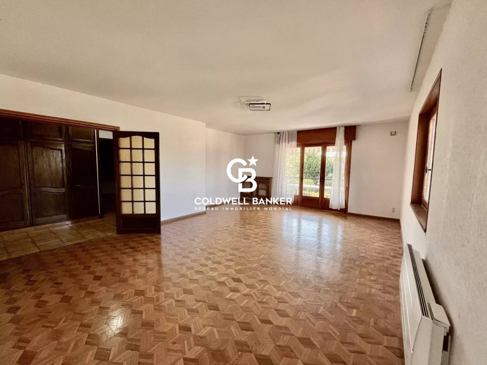 A vendre - Grande Maison de ville divisée en 2 appartements + combles et sous-sol - Annemasse 74100