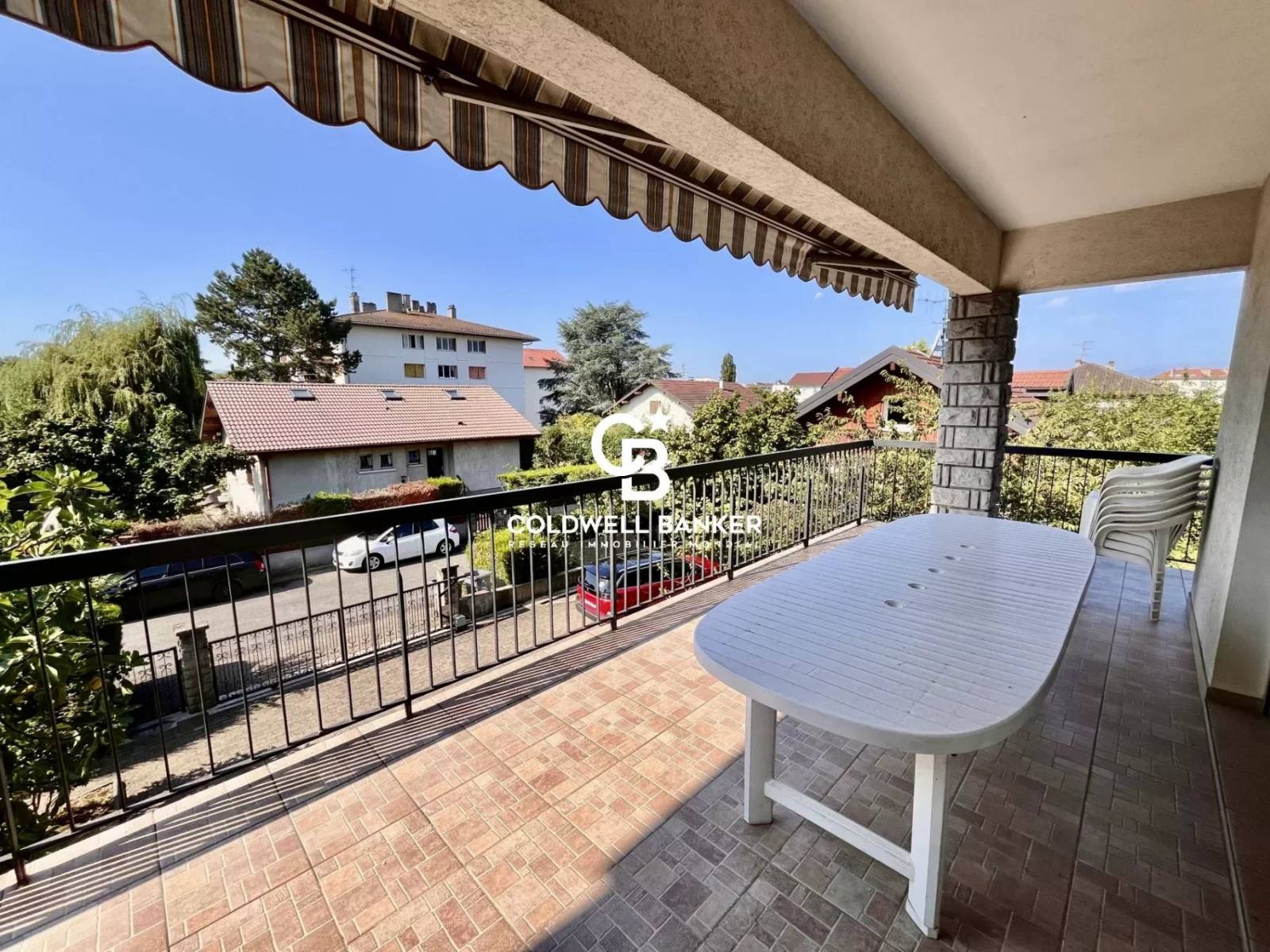 A vendre - Grande Maison de ville divisée en 2 appartements + combles et sous-sol - Annemasse 74100