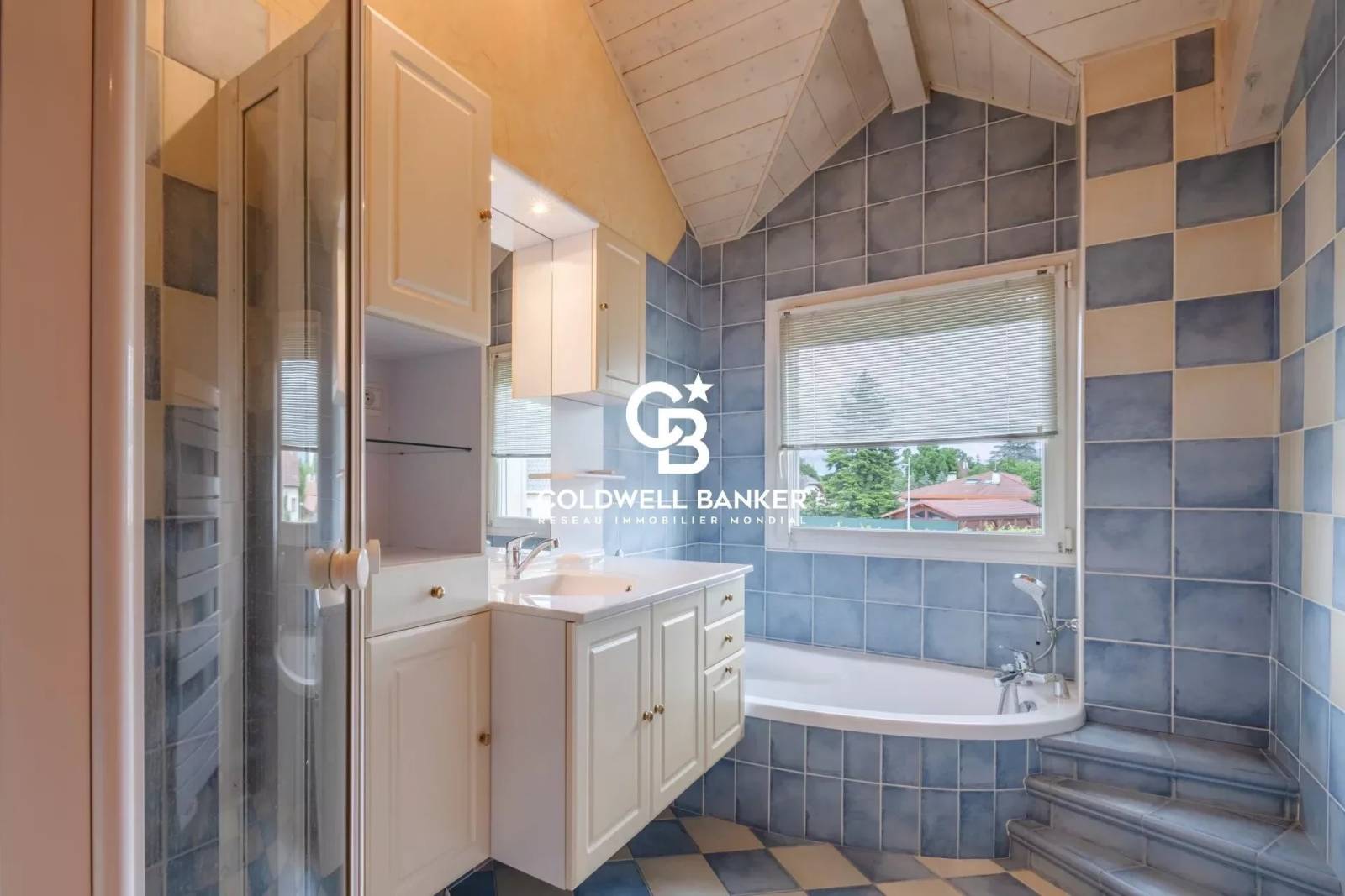 A VENDRE maison avec piscine proche Genève - Arthaz Pont Notre Dame 74380