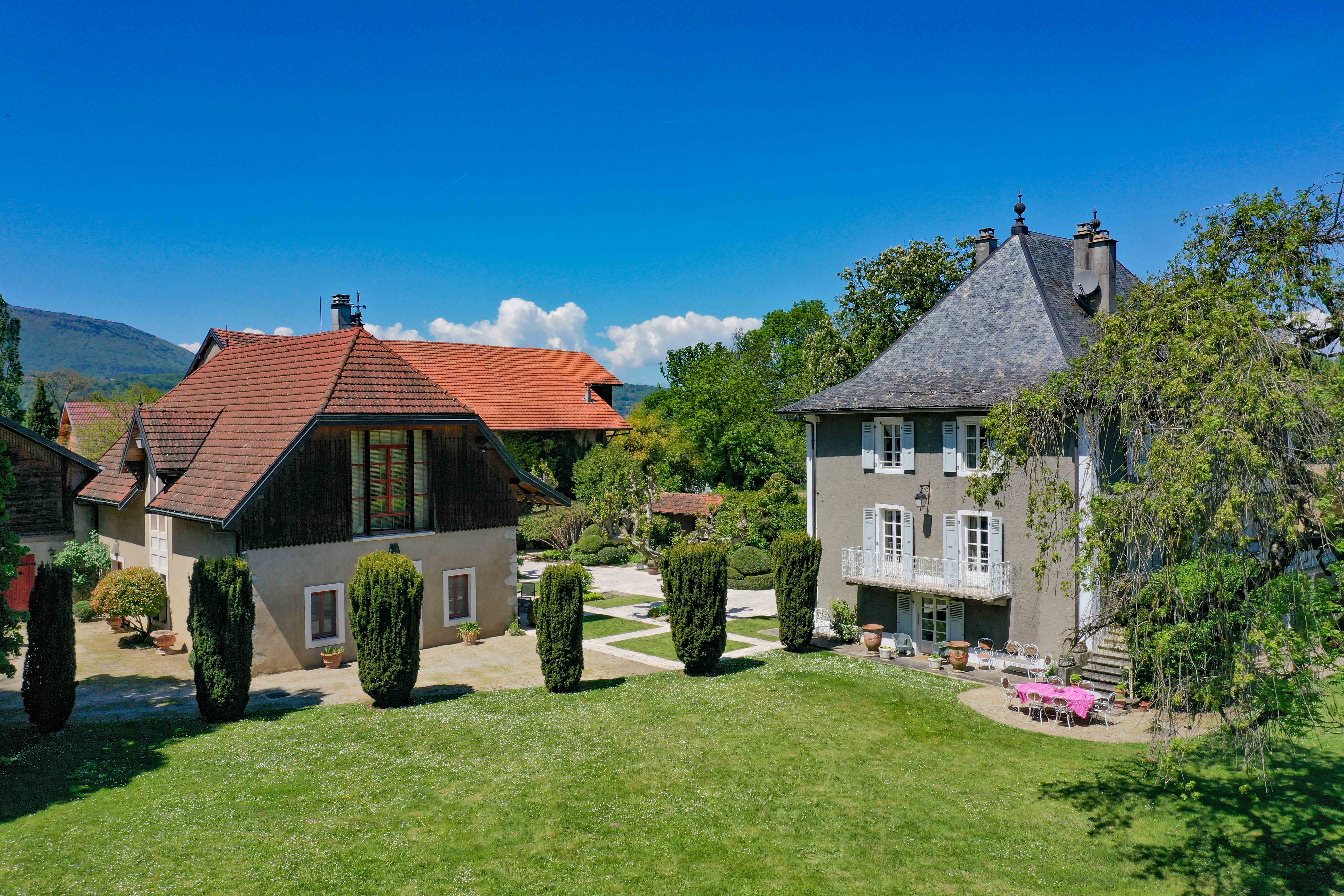 Domaine de prestige avec parc arboré et vue montagnes – Propriété à vendre entre Genève, Annecy et Chamonix