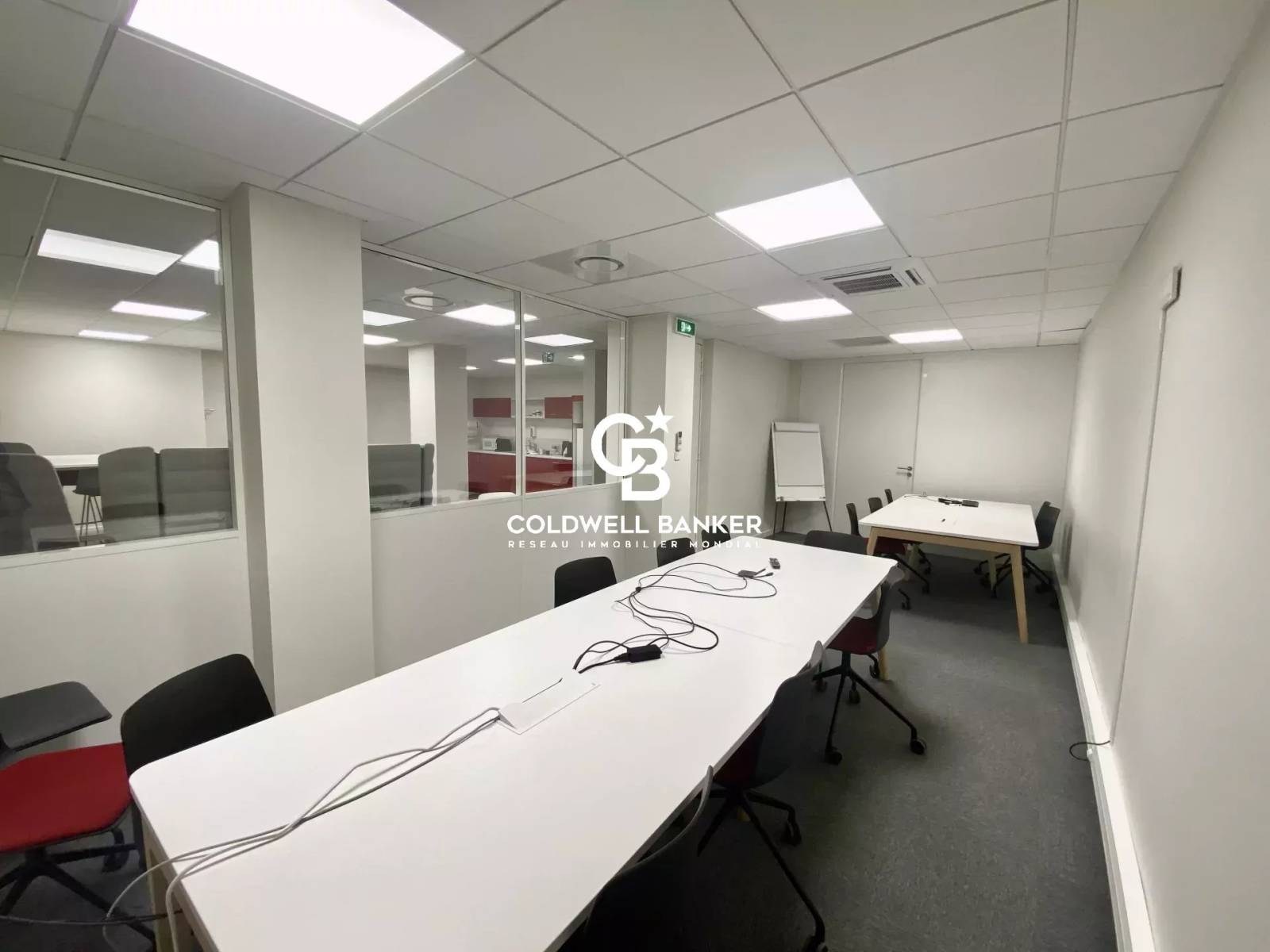 À Vendre : Local commercial plein centre-ville, proche Place Libération - ANNEMASSE