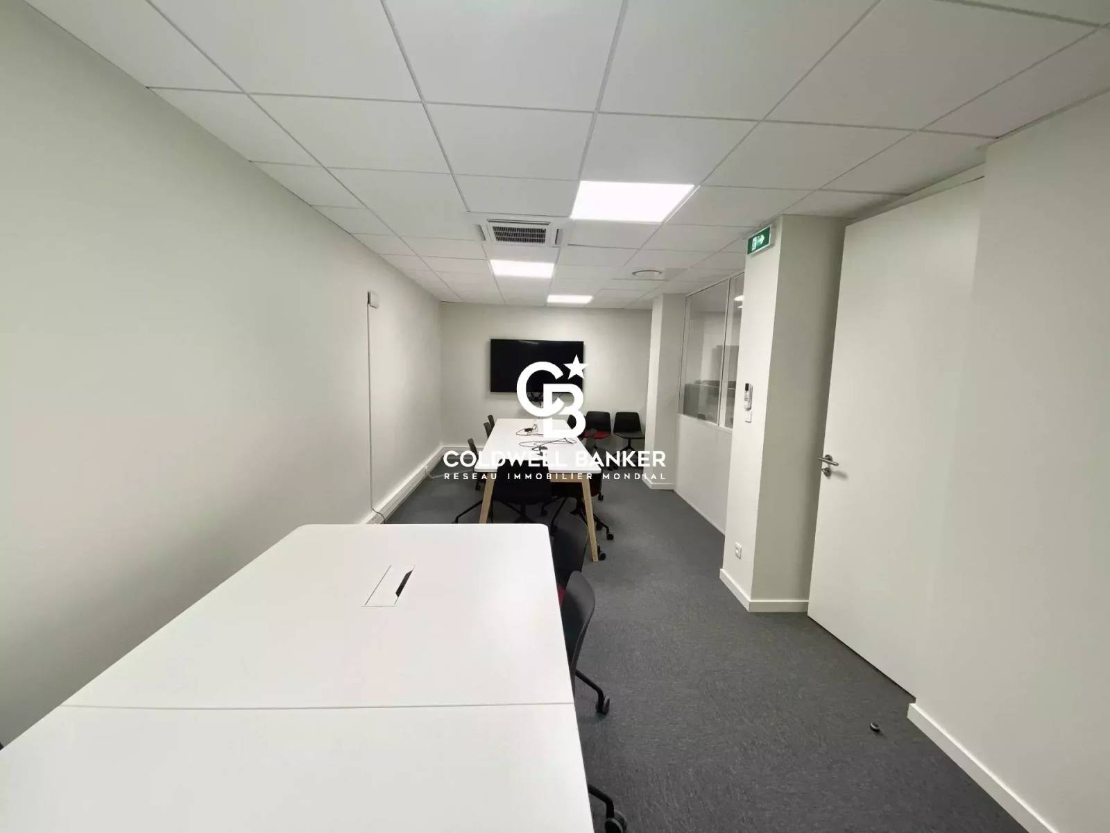 À Vendre : Local commercial plein centre-ville, proche Place Libération - ANNEMASSE