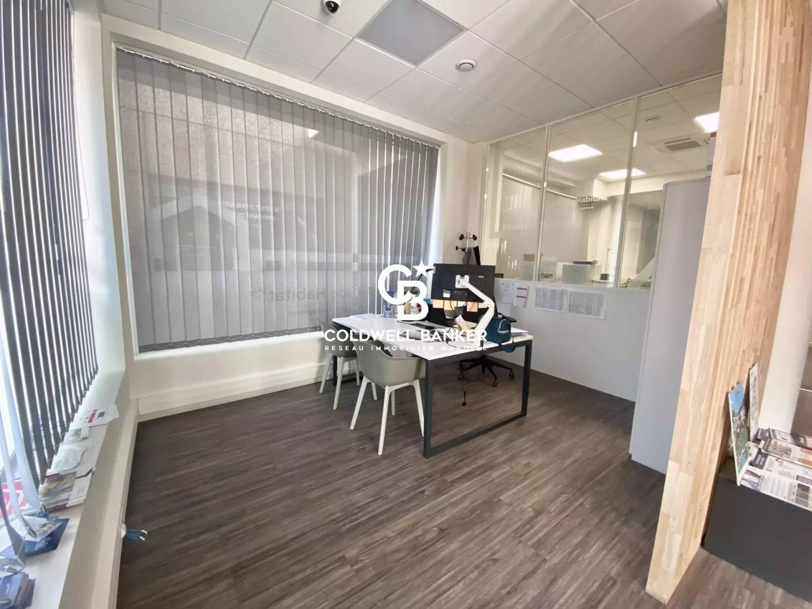 À Vendre : Local commercial plein centre-ville, proche Place Libération - ANNEMASSE