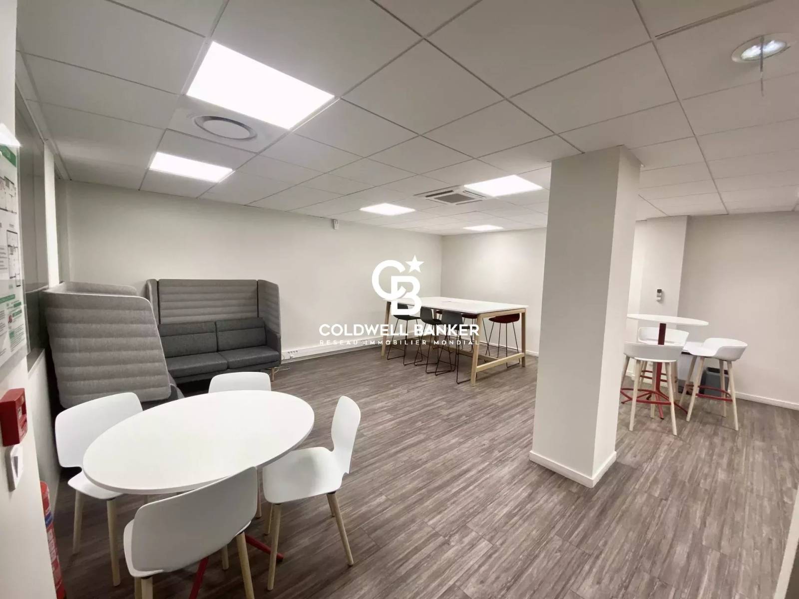 À Vendre : Local commercial plein centre-ville, proche Place Libération - ANNEMASSE