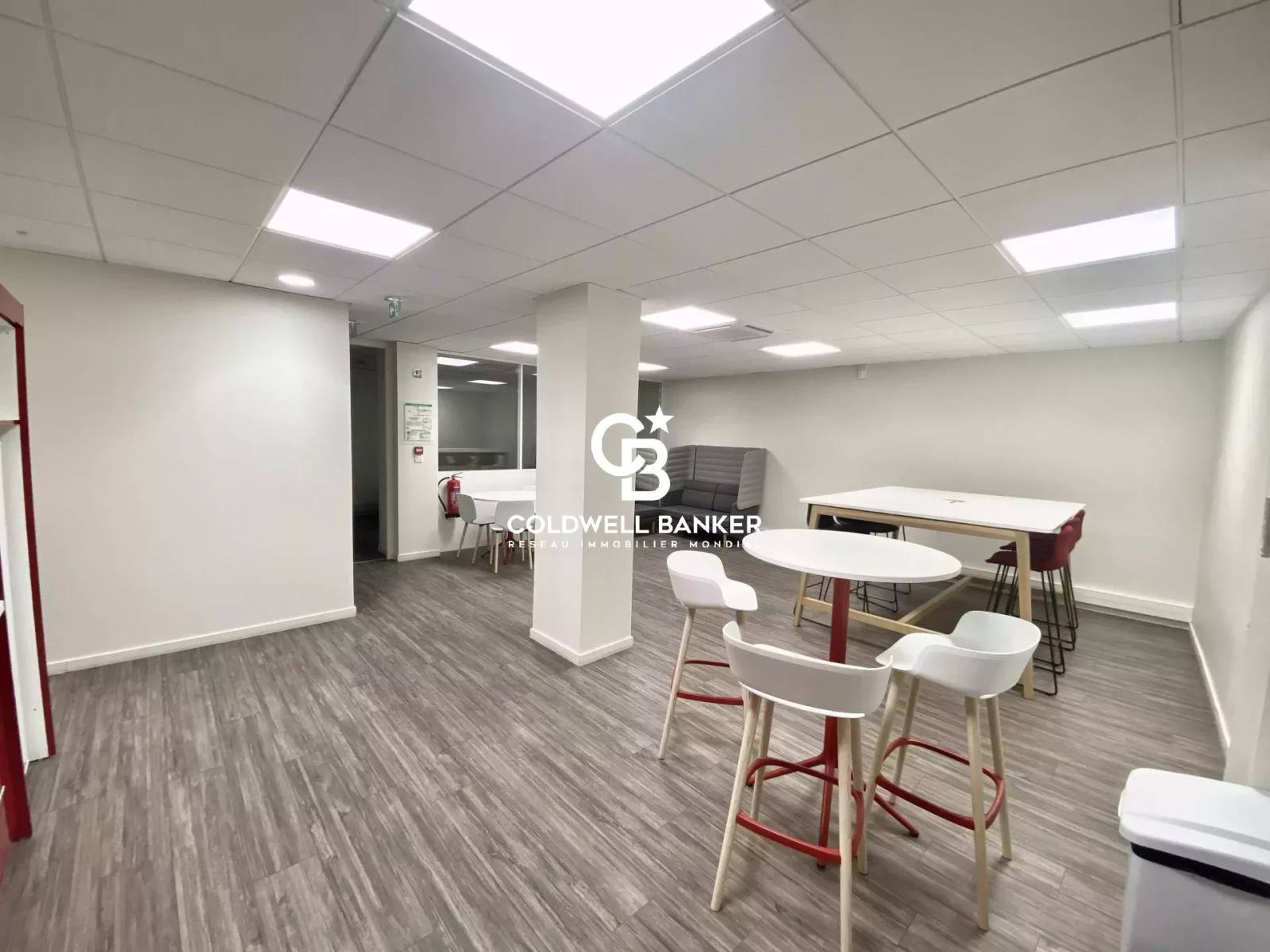 À Vendre : Local commercial plein centre-ville, proche Place Libération - ANNEMASSE