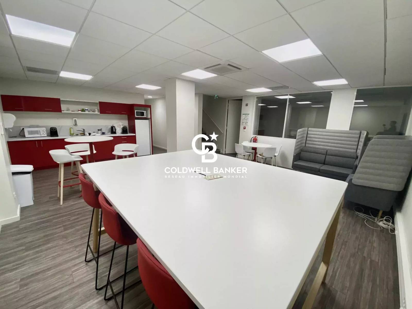 À Vendre : Local commercial plein centre-ville, proche Place Libération - ANNEMASSE