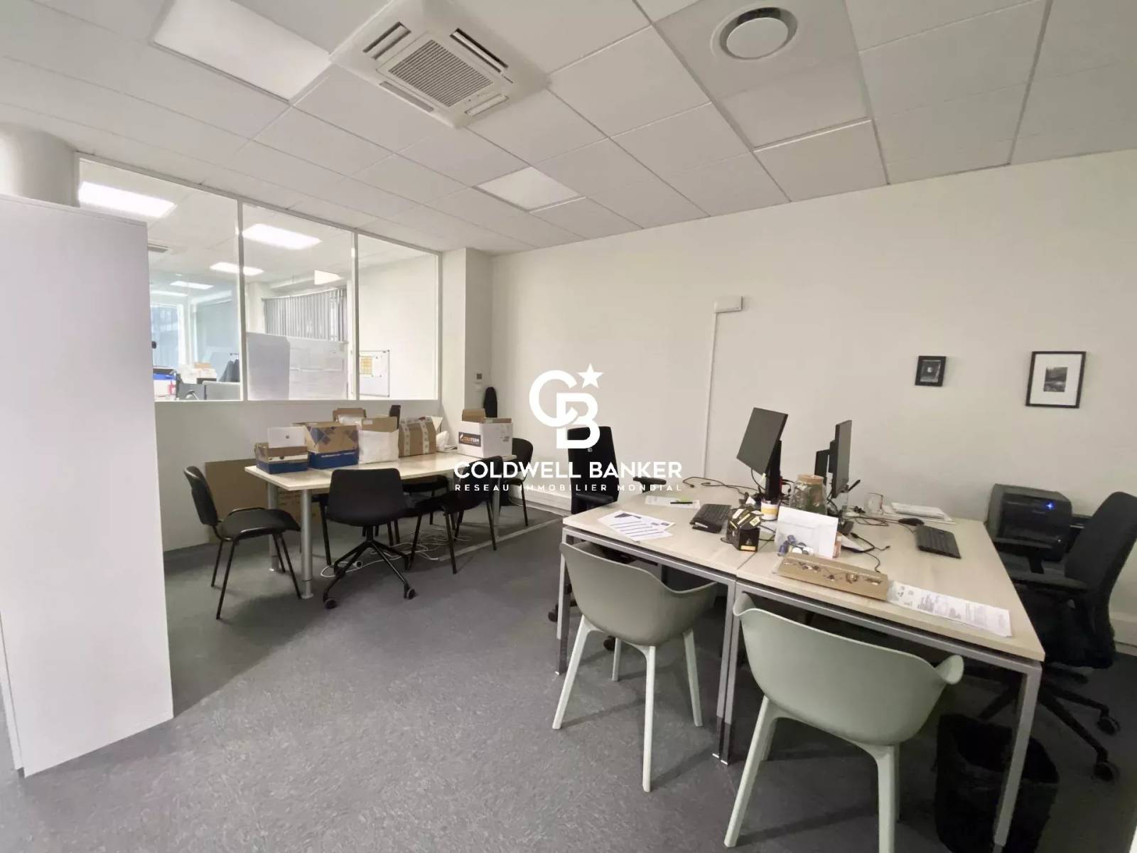 À Vendre : Local commercial plein centre-ville, proche Place Libération - ANNEMASSE