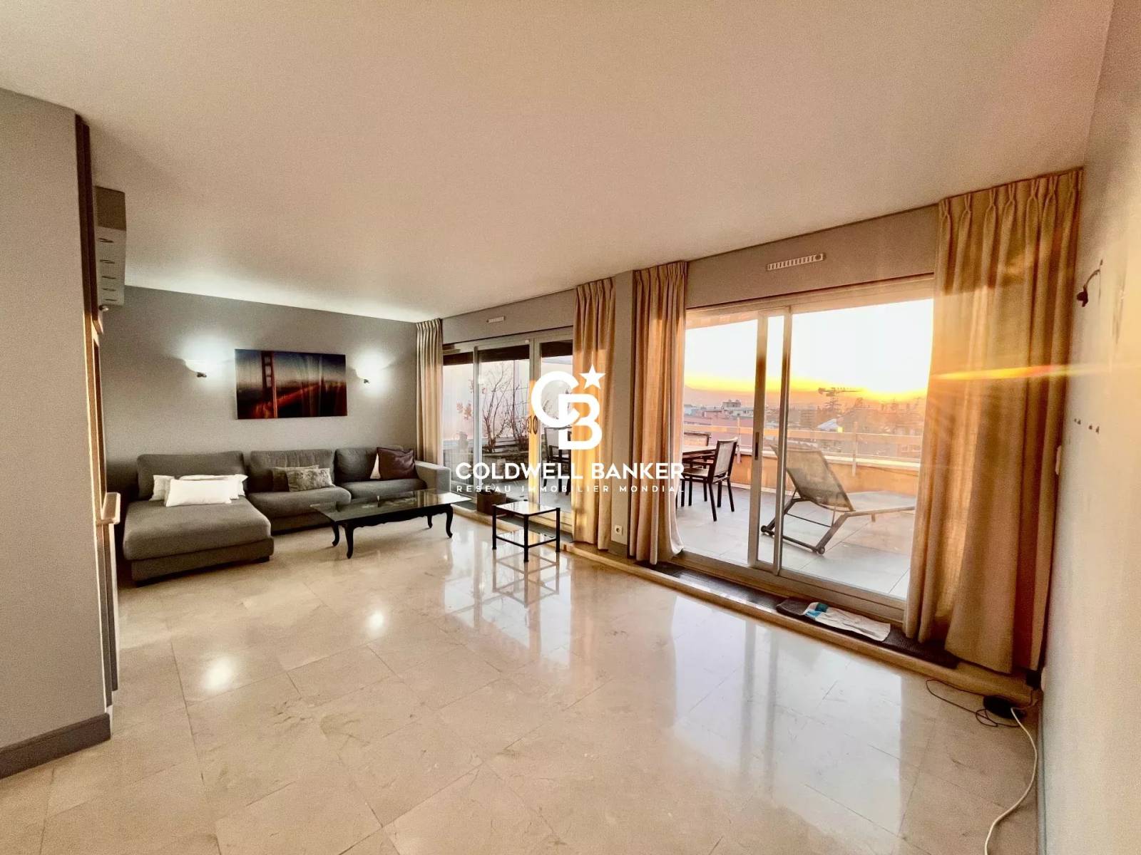 Grand T2 au dernier étage au centre d'Annemasse